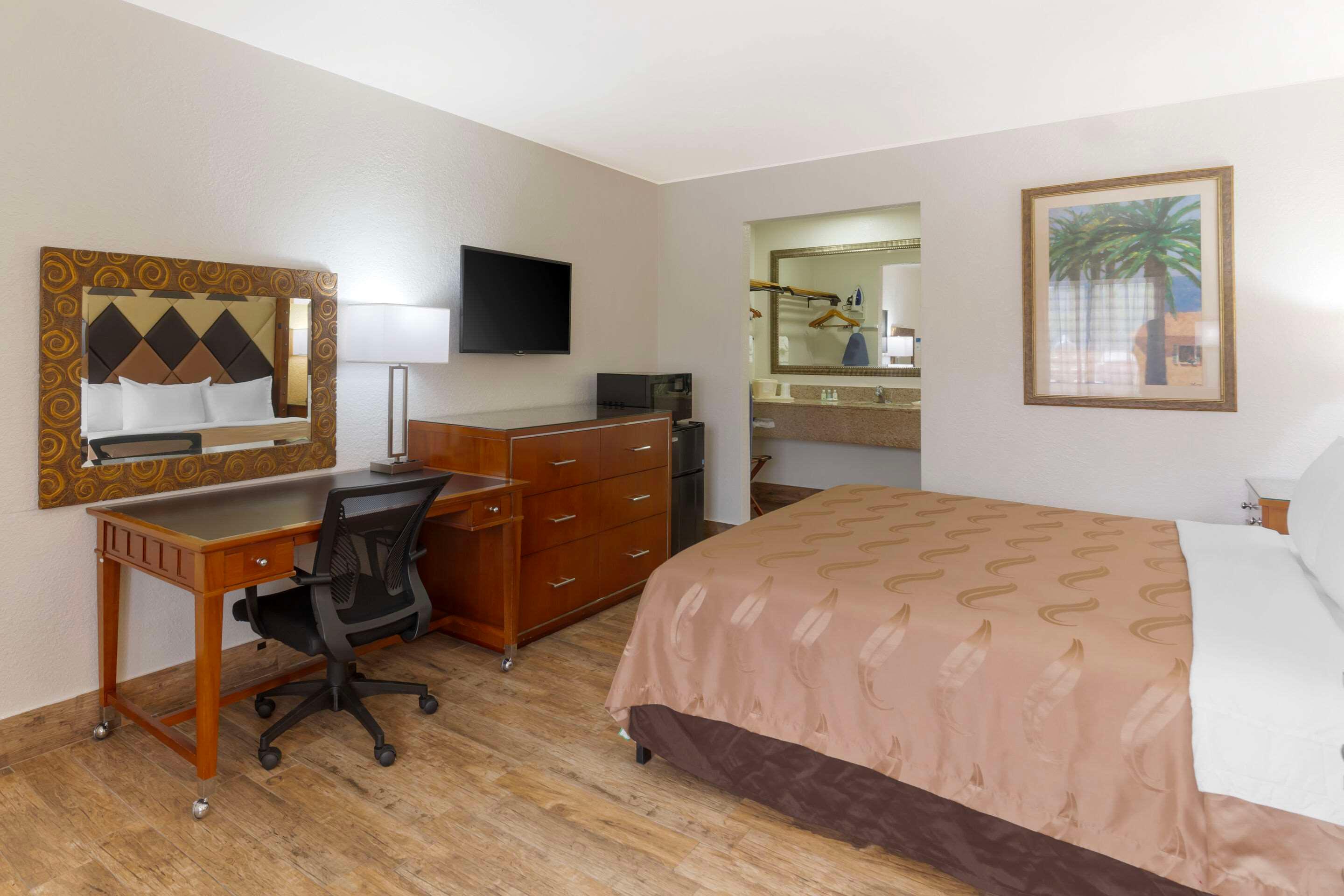 Double King Bed Non Smoking