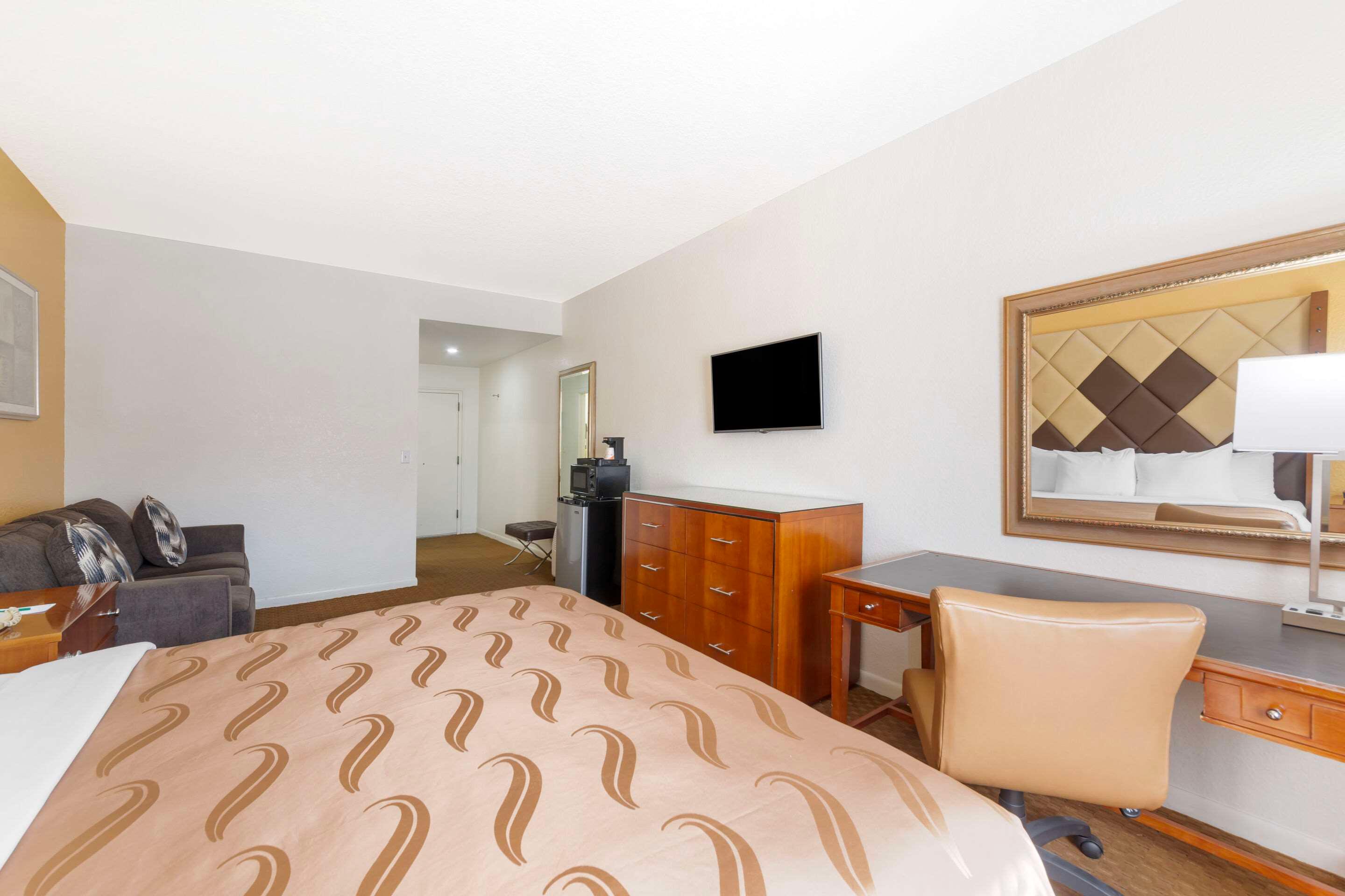 Double Queen Bed Non Smoking