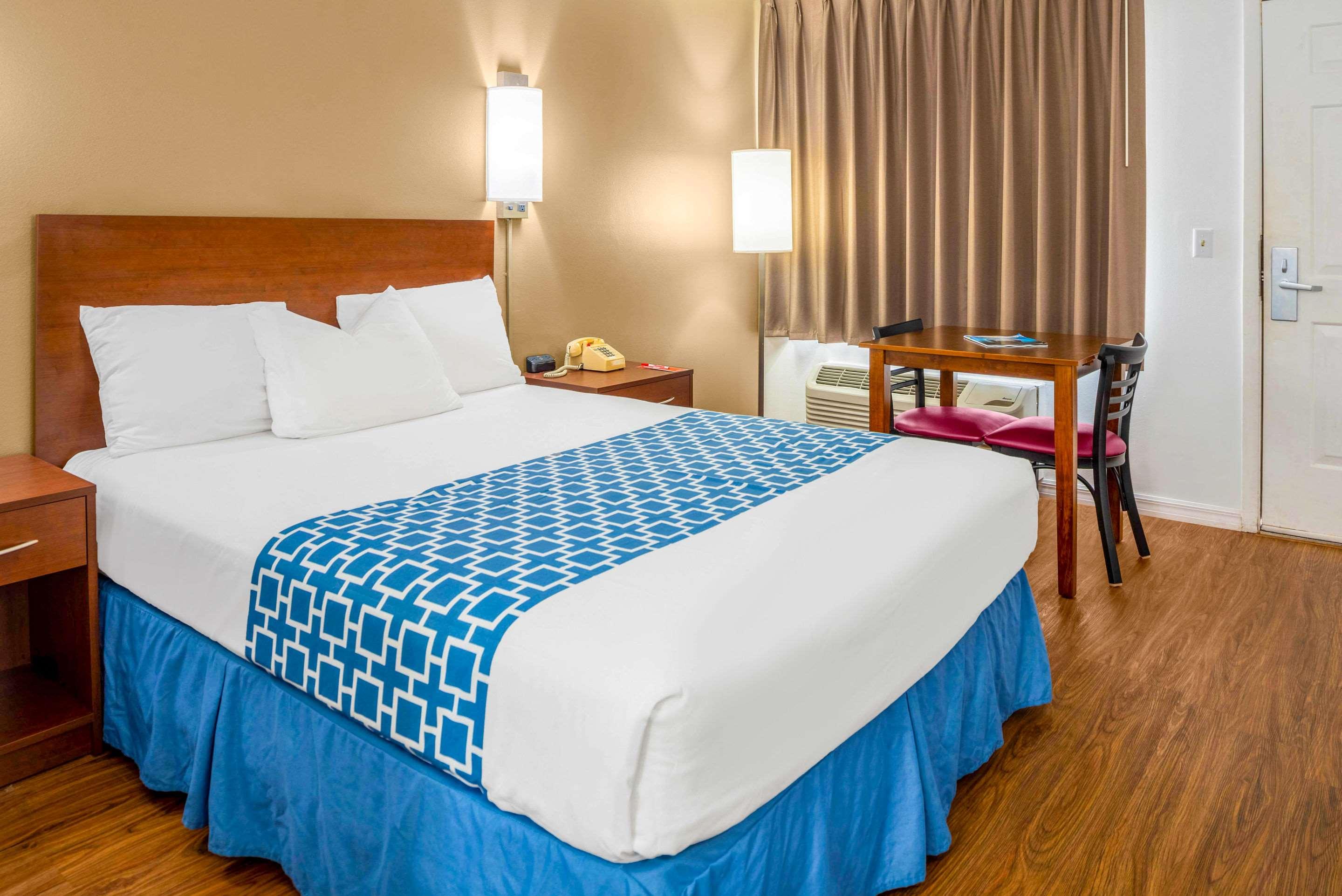 Double Queen Bed Non Smoking