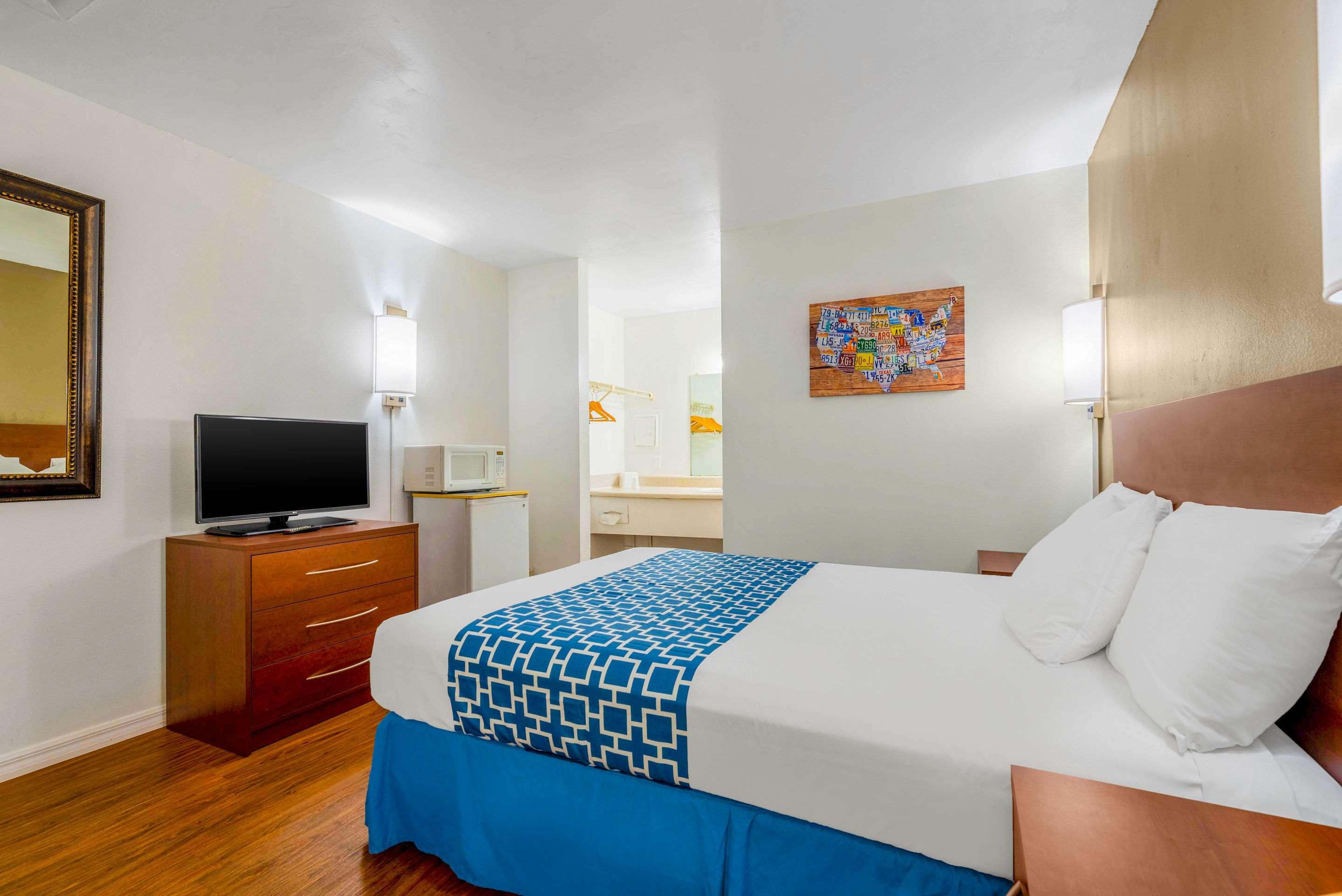 Double Queen Size Bed