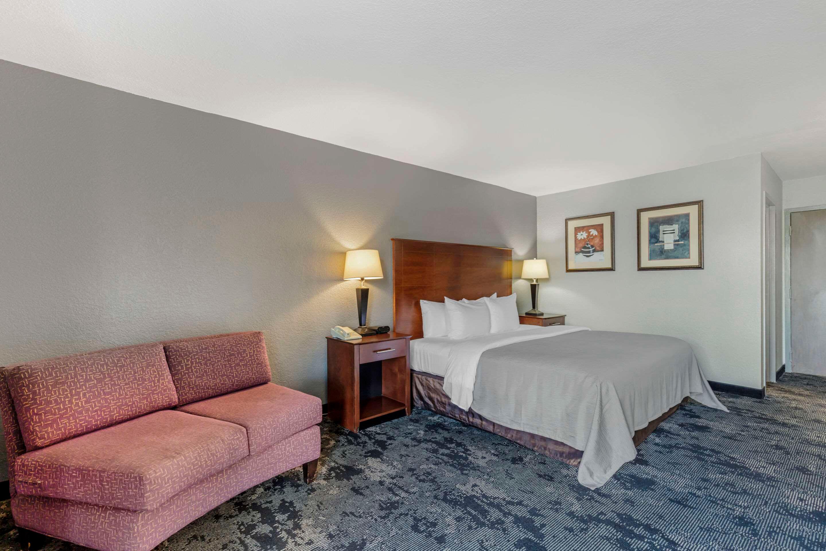 Double King Bed Non Smoking