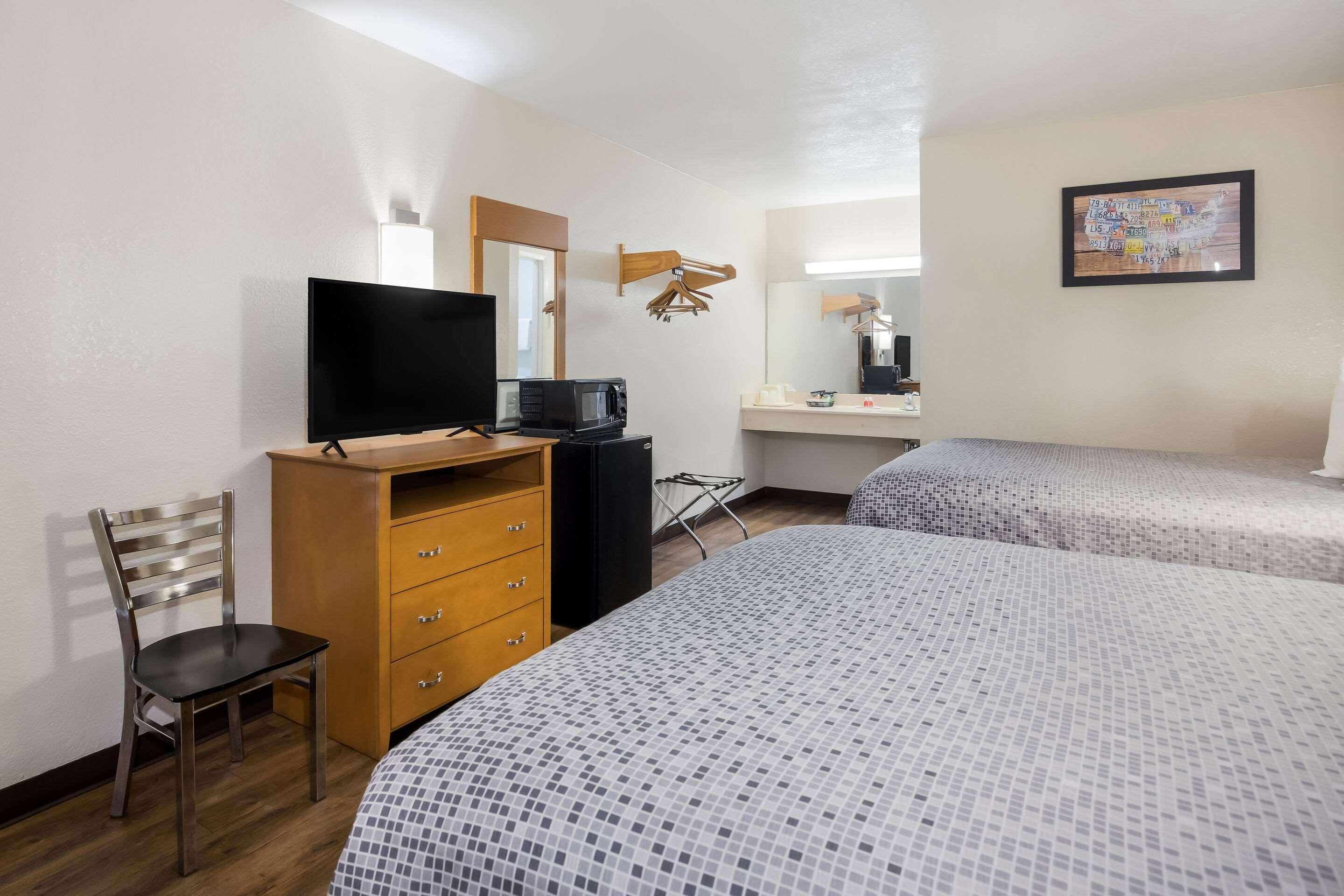 Double Two Queen Beds Non Smoking