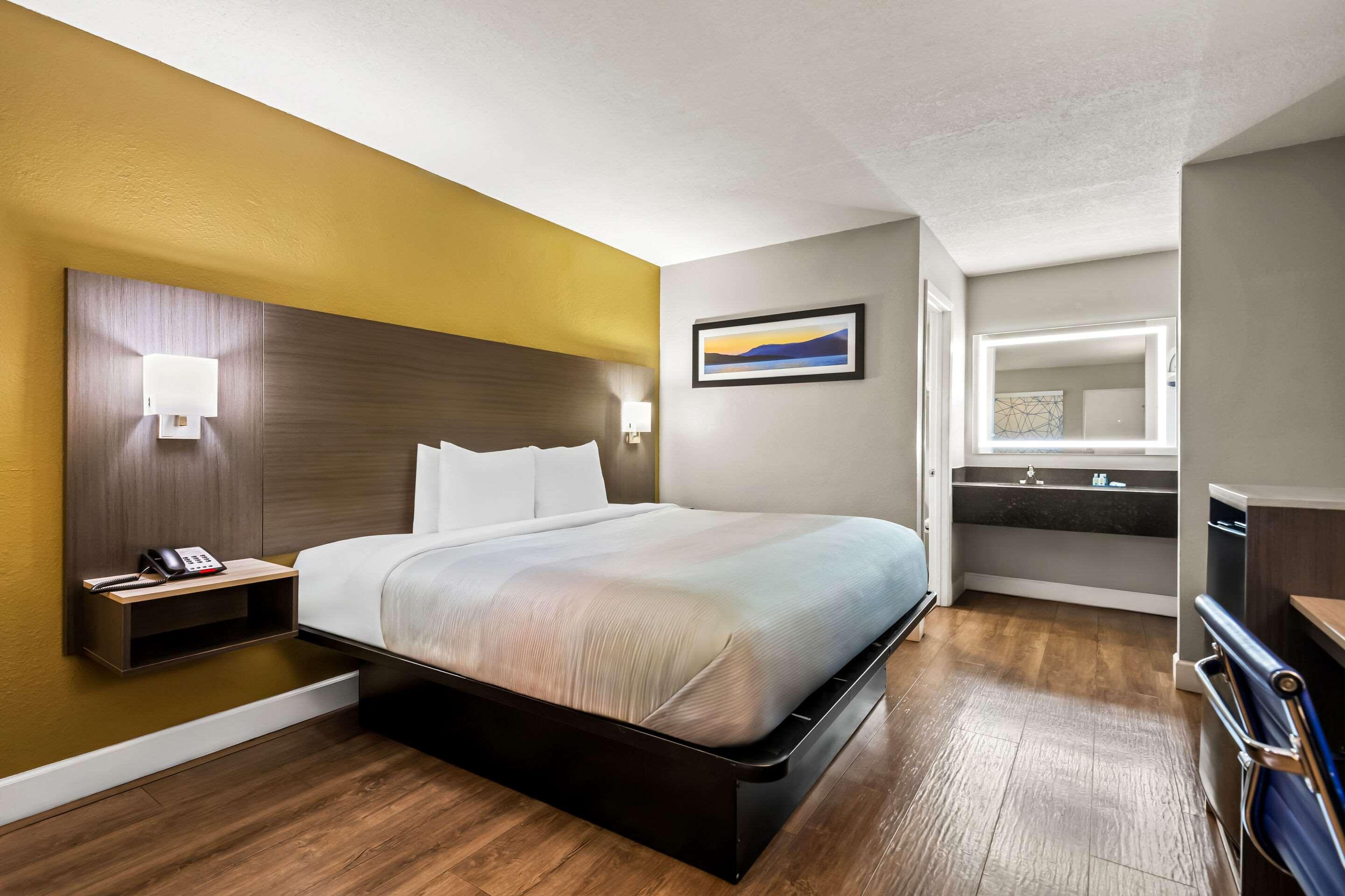 Double King Bed Non Smoking