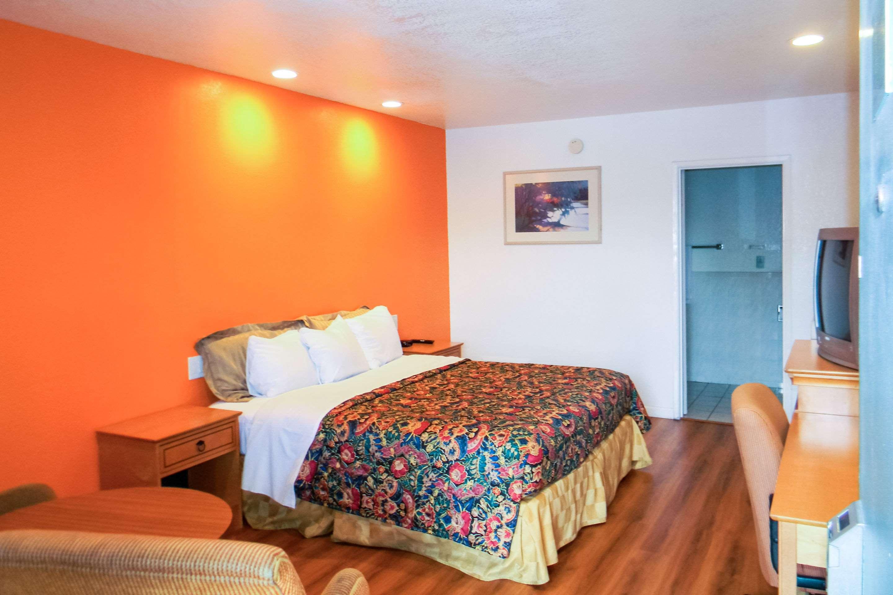 Double King Bed Non Smoking