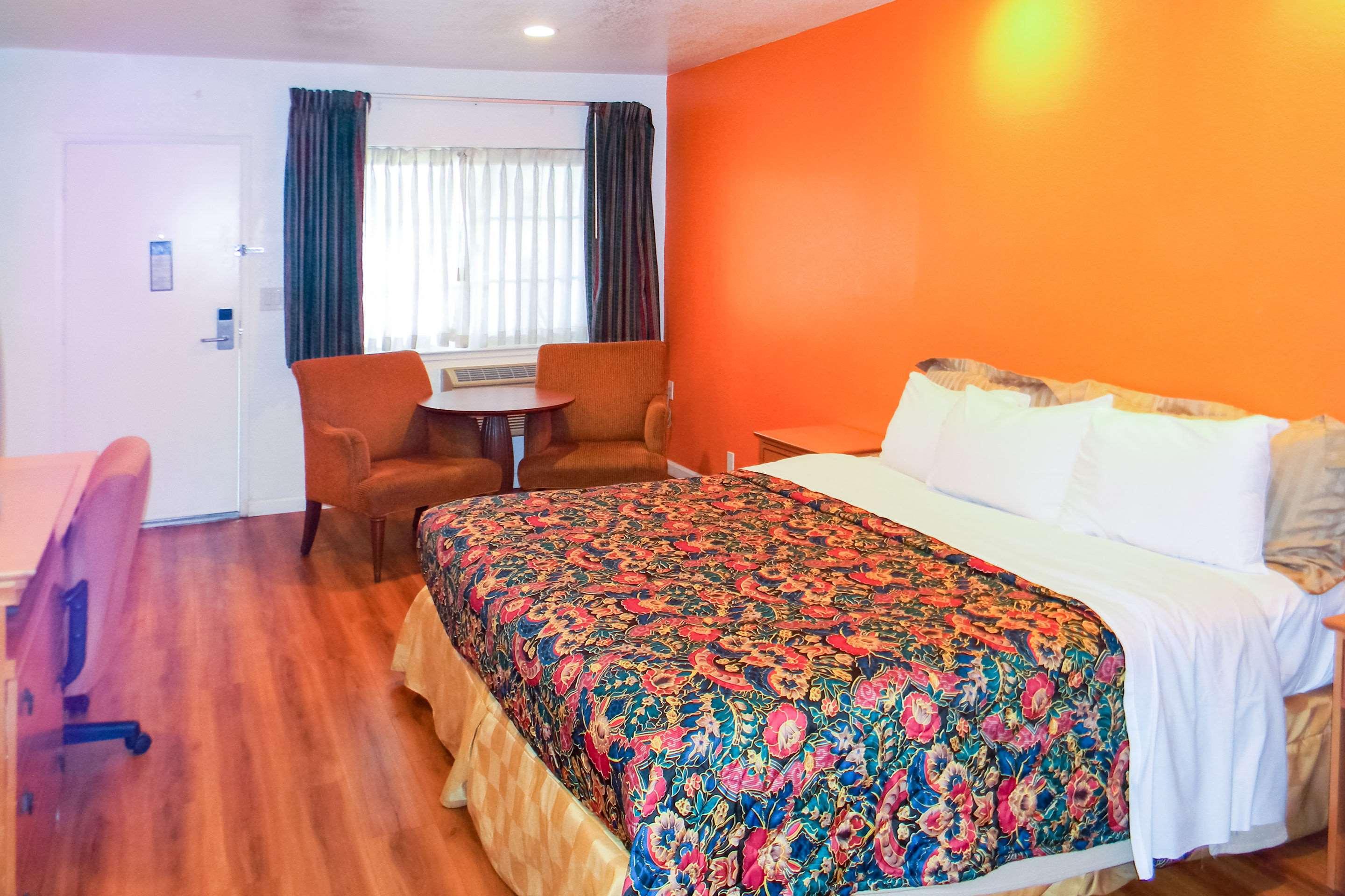 Double King Bed Non Smoking