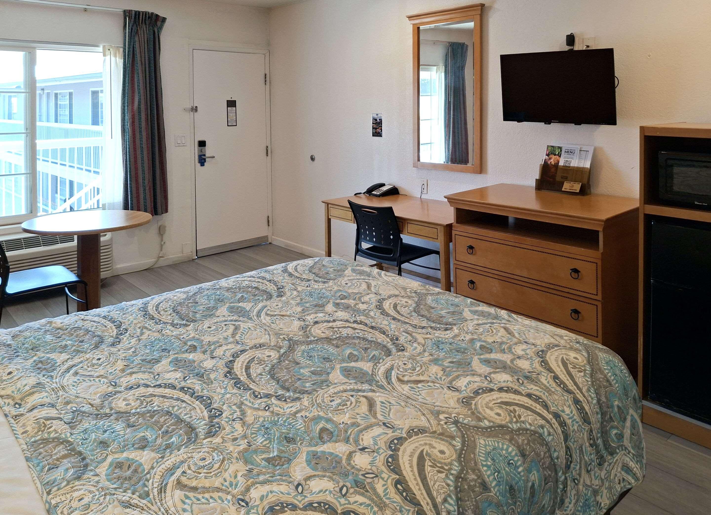 Double Queen Size Bed