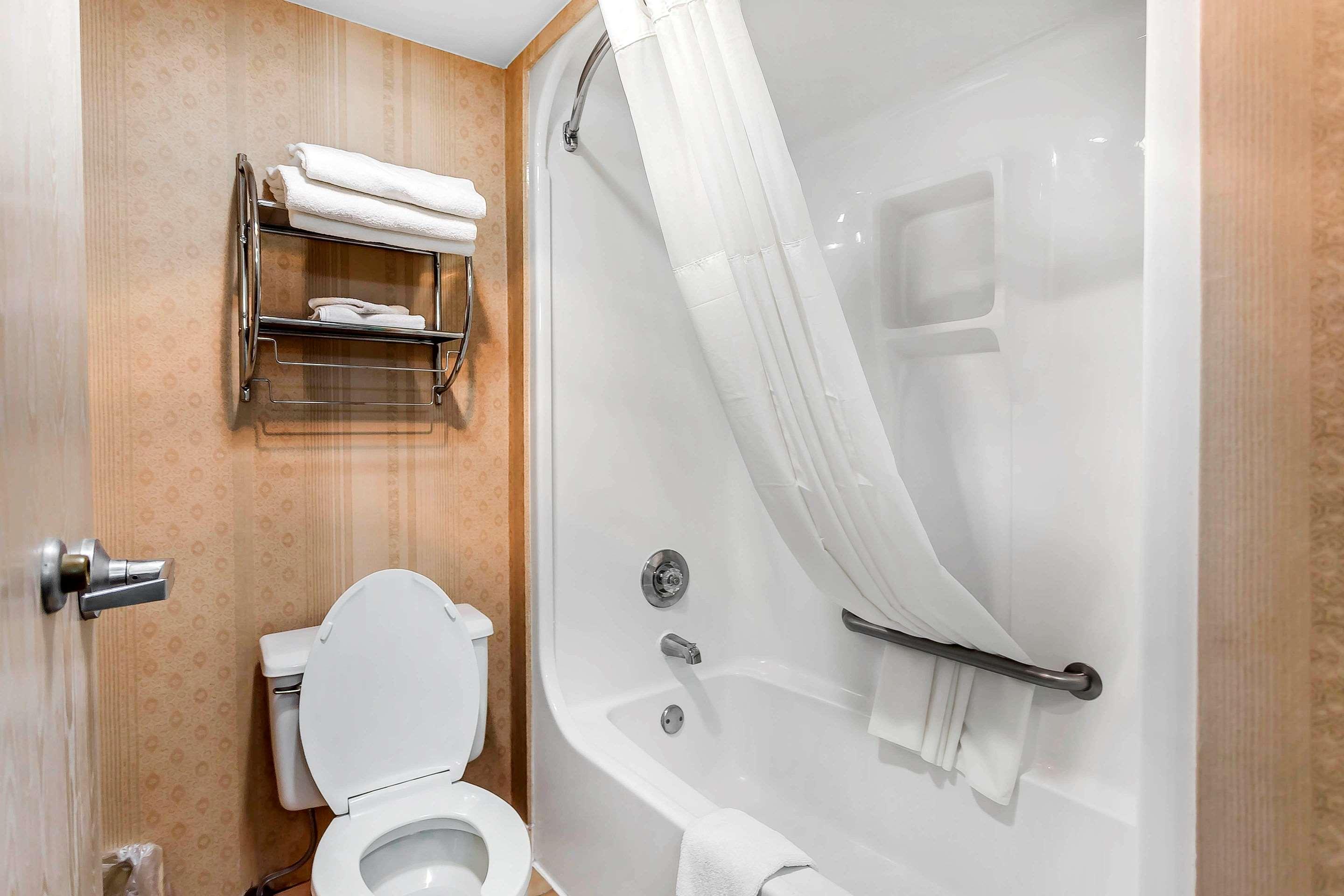 Quadruple Two Queen Beds Non Smoking