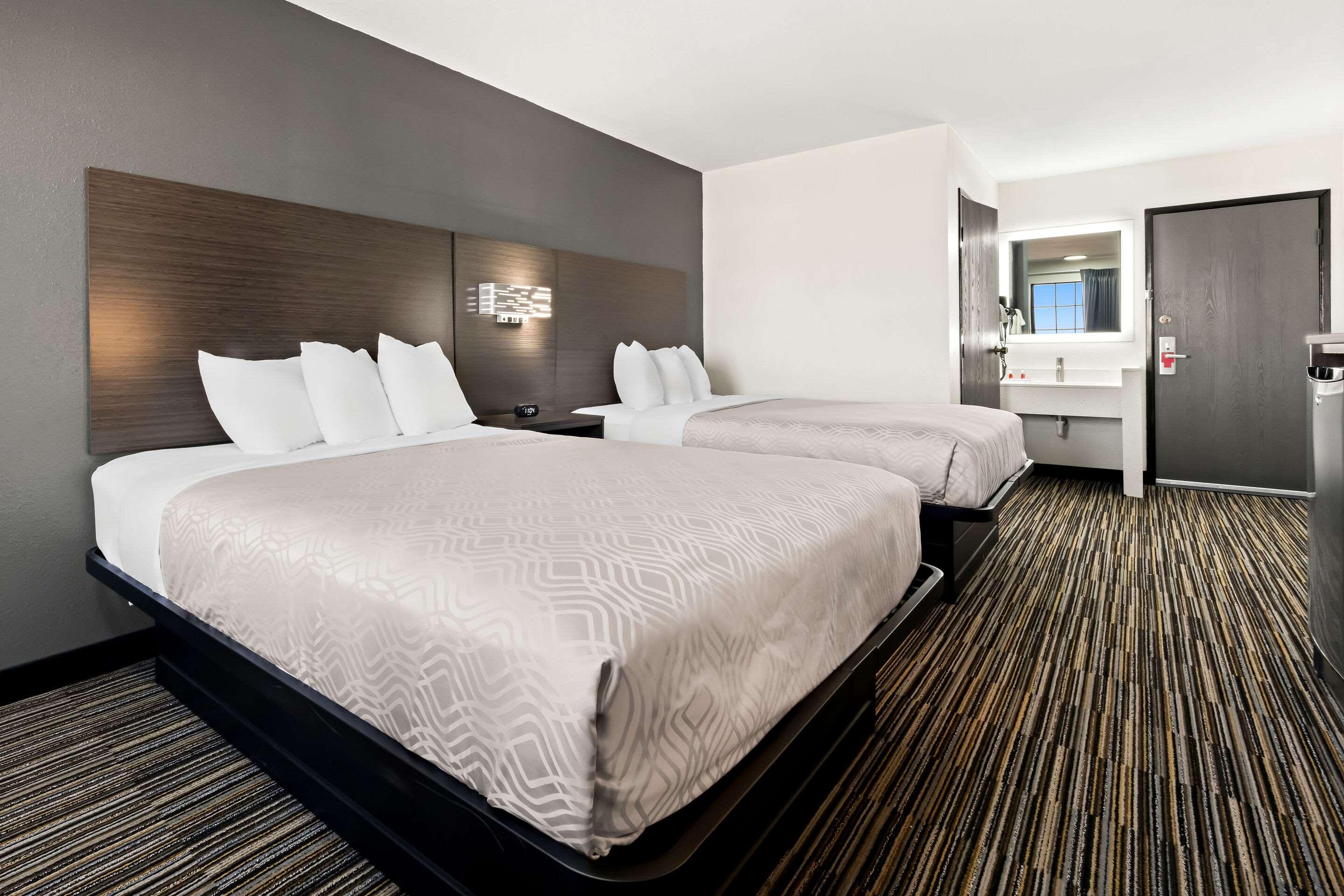 Quadruple Two Queen Beds Non Smoking