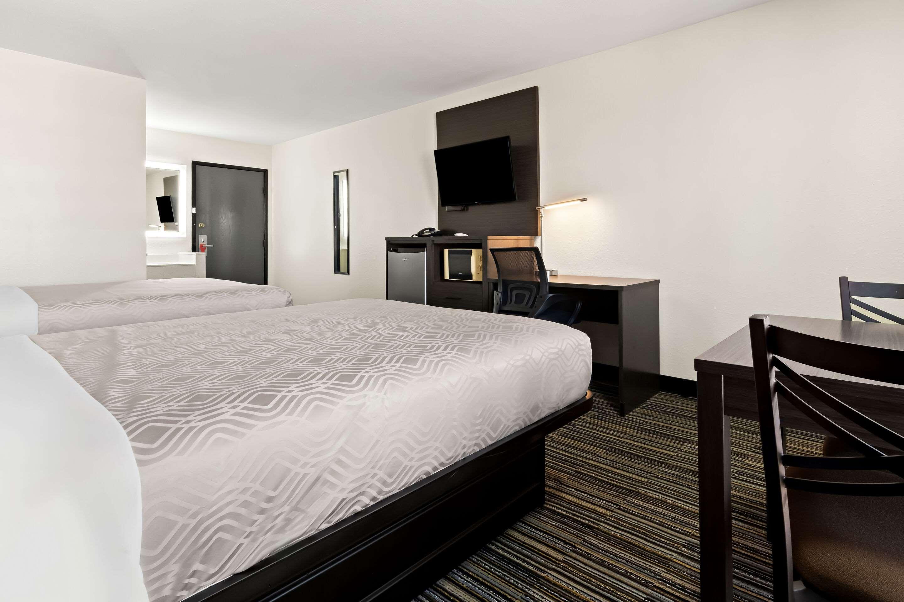 Quadruple Two Queen Beds Non Smoking