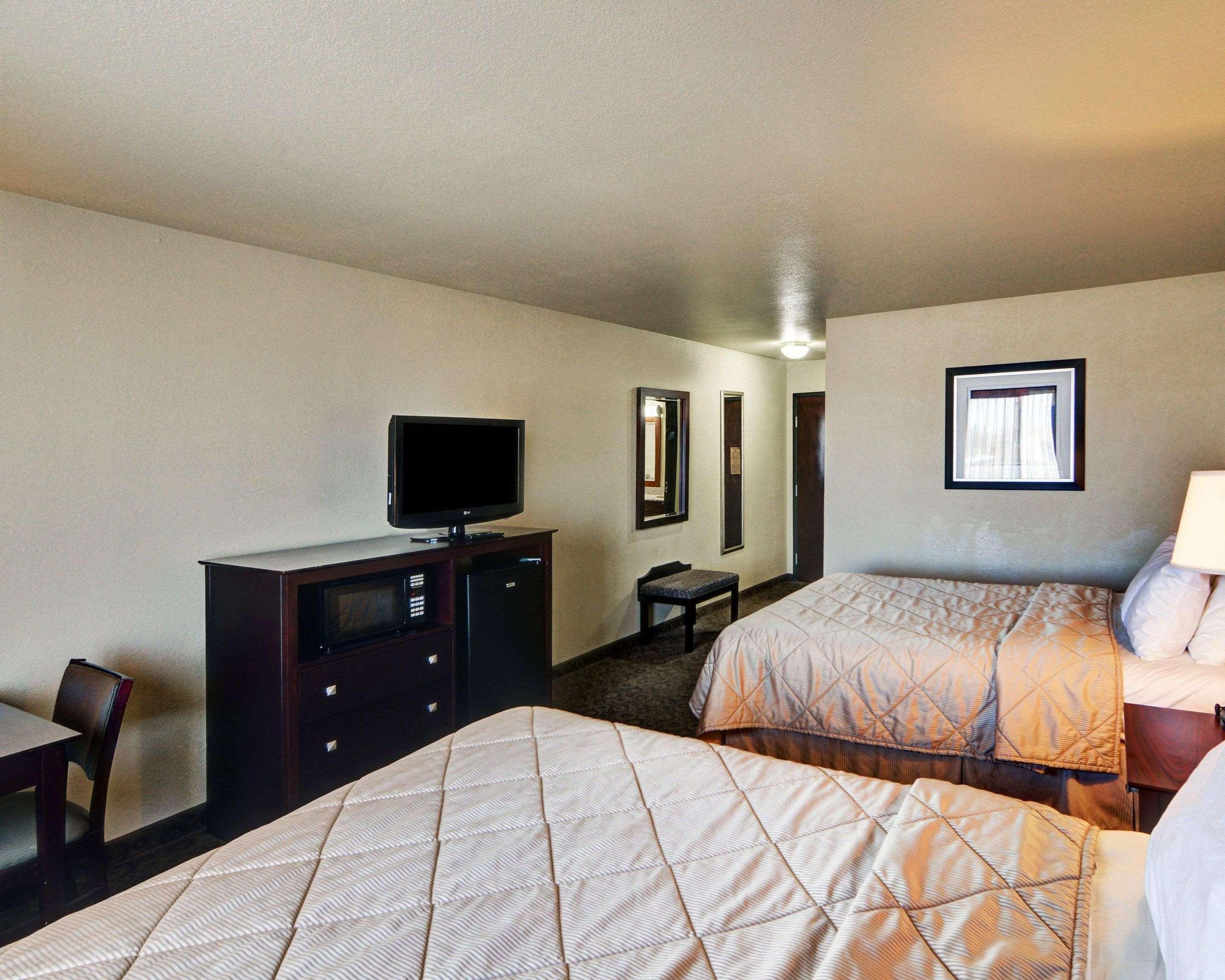 Double Two Queen Beds Non Smoking