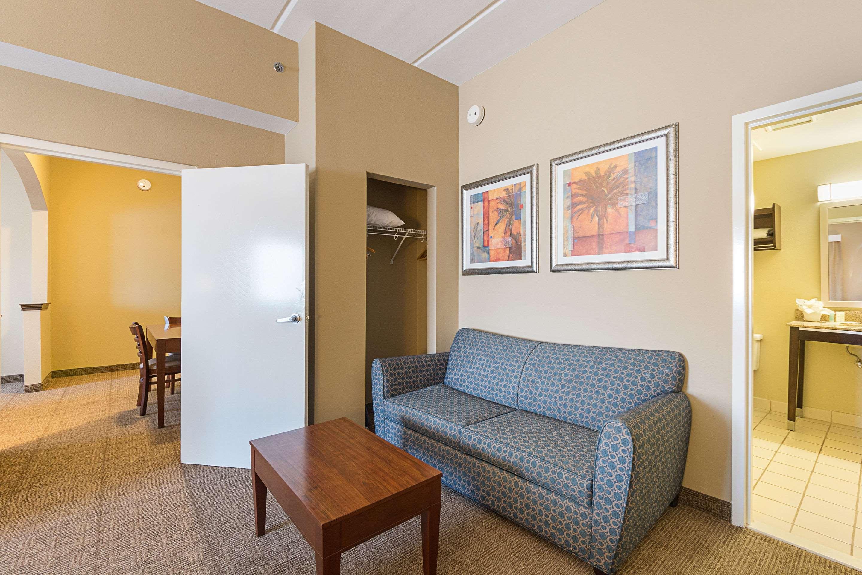 Suite Two Queen Beds