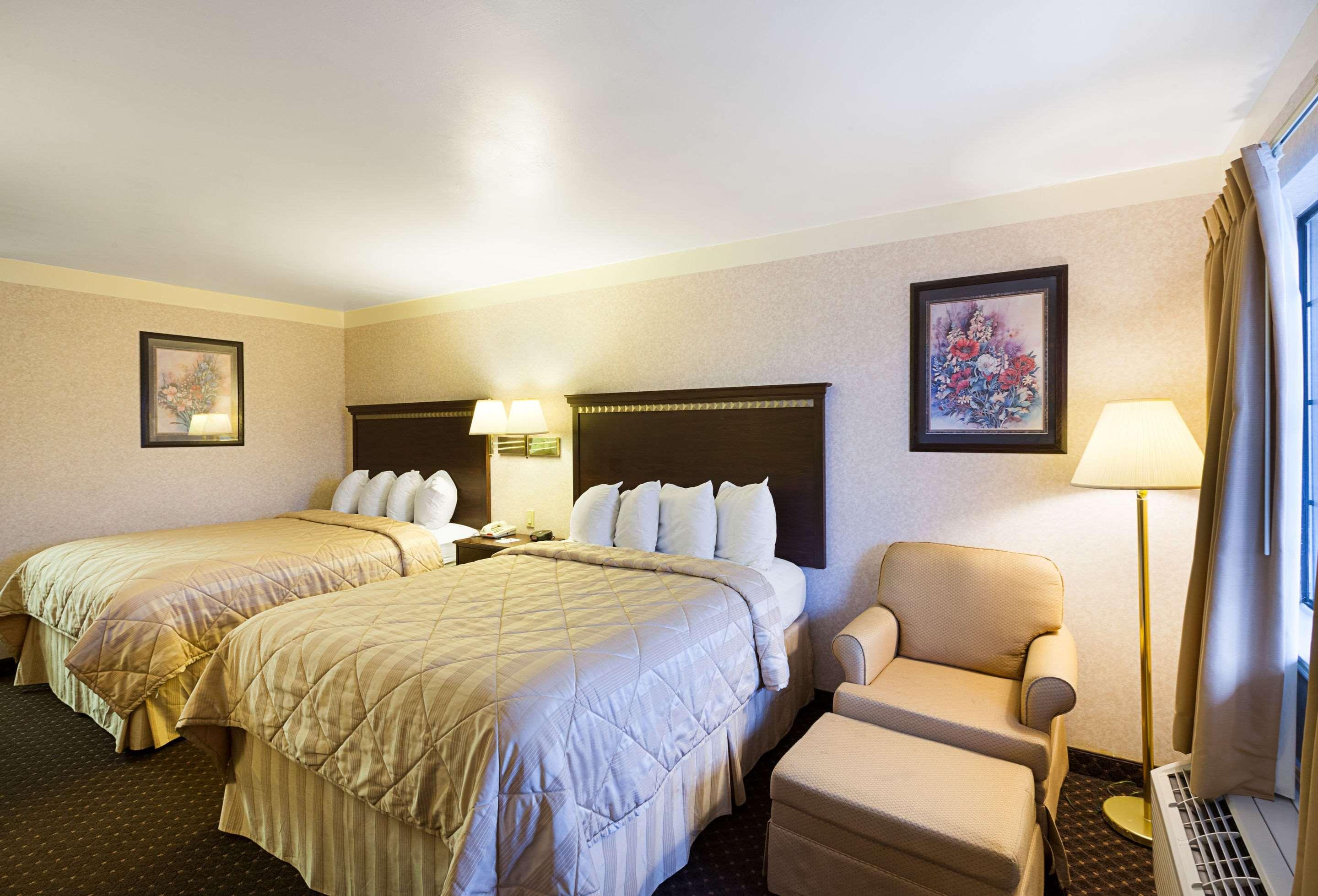 Double Two Queen Beds Non Smoking