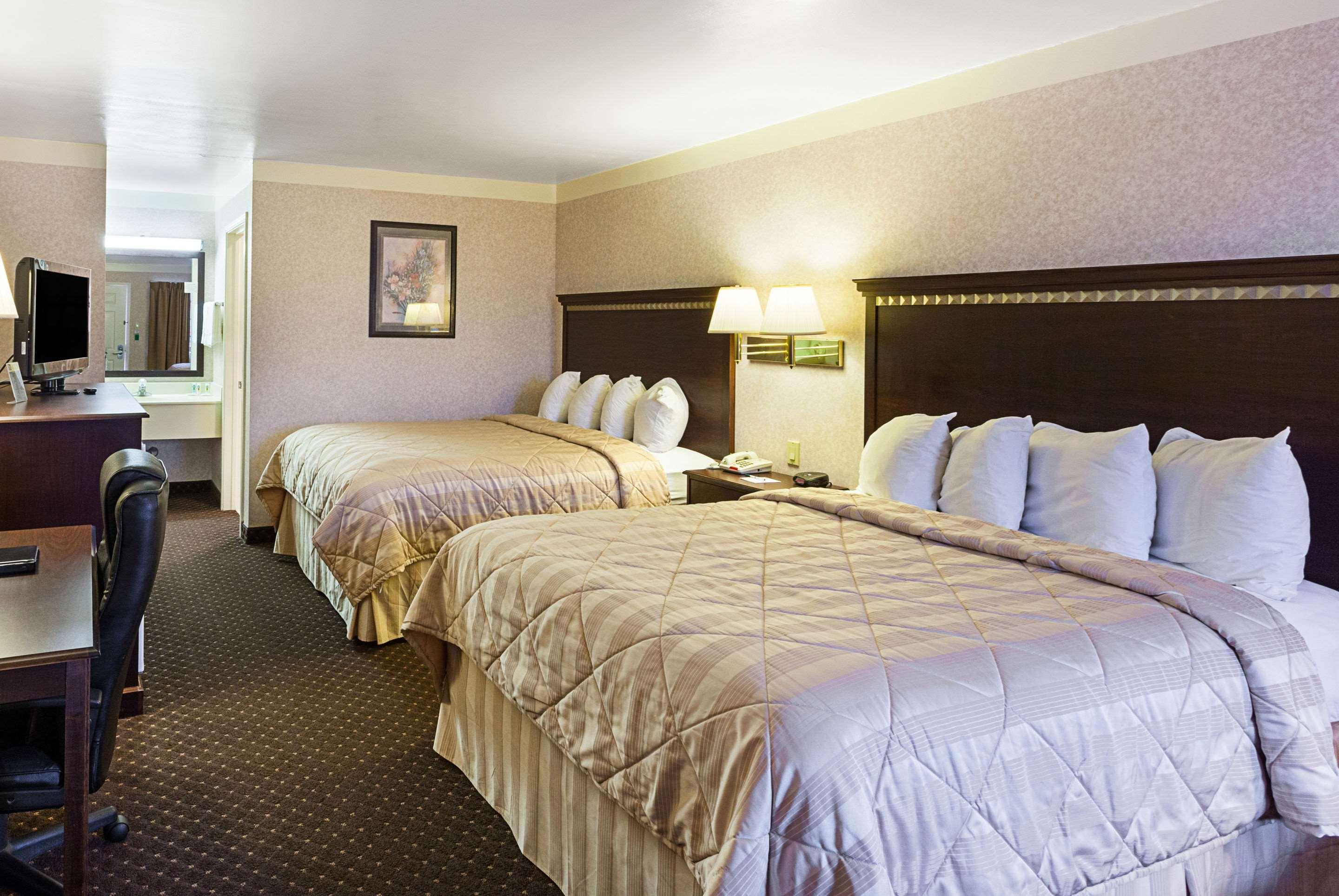 Double Two Queen Beds Non Smoking