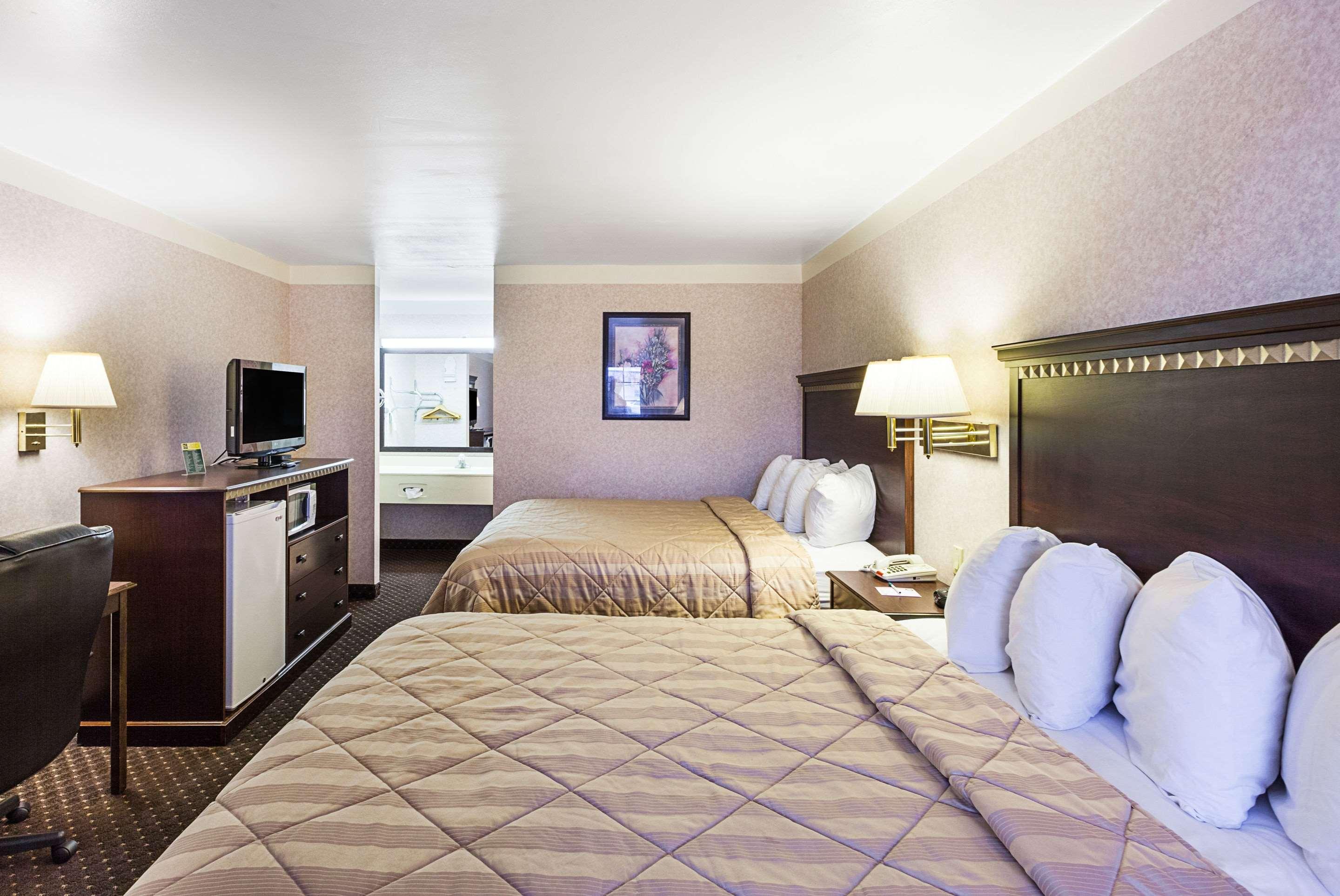 Double Two Queen Beds Non Smoking