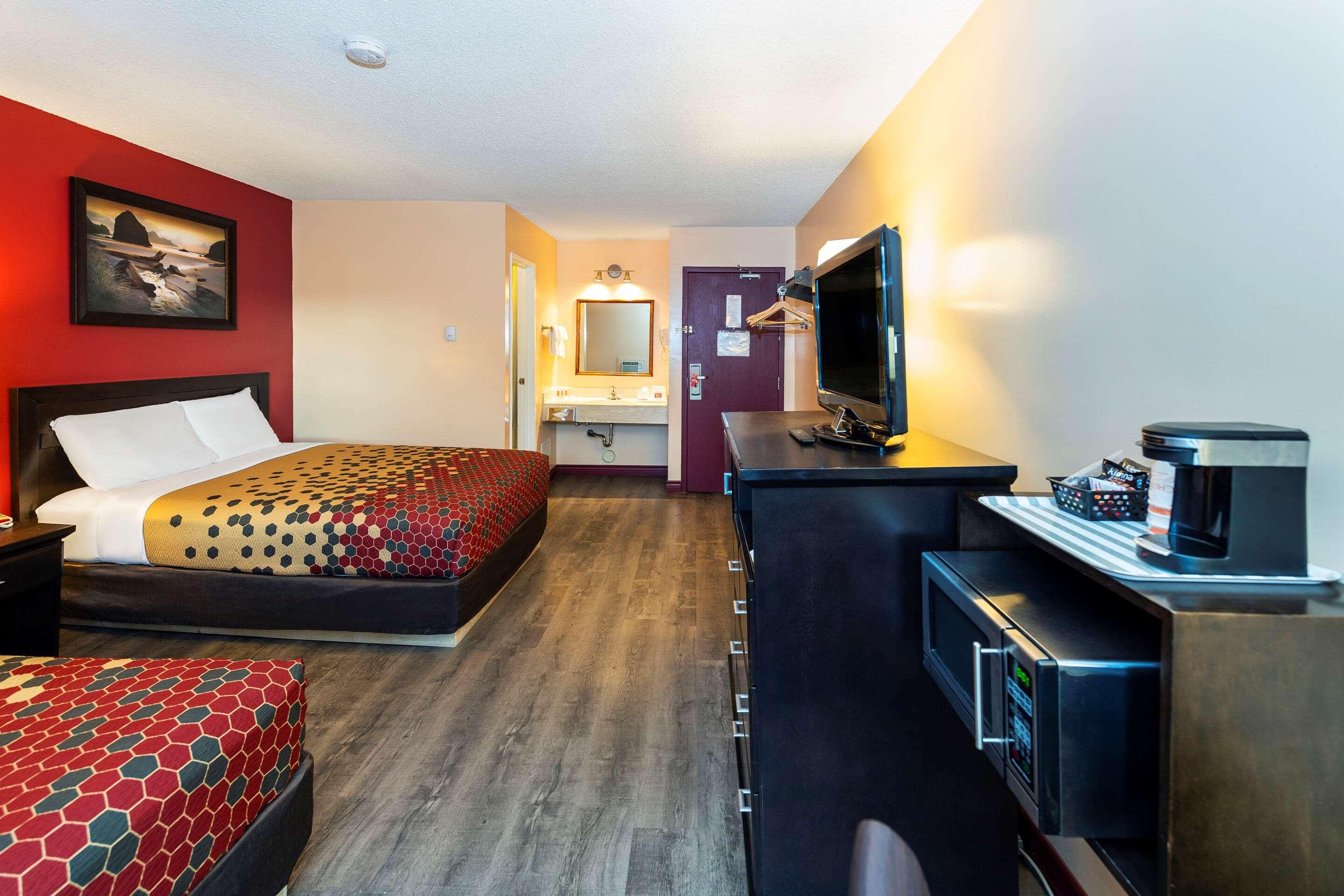 Double Two Queen Beds Non Smoking