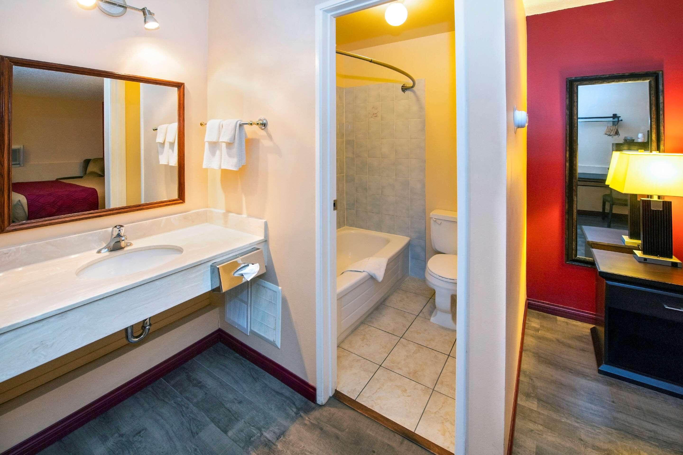 Double King Bed Non Smoking