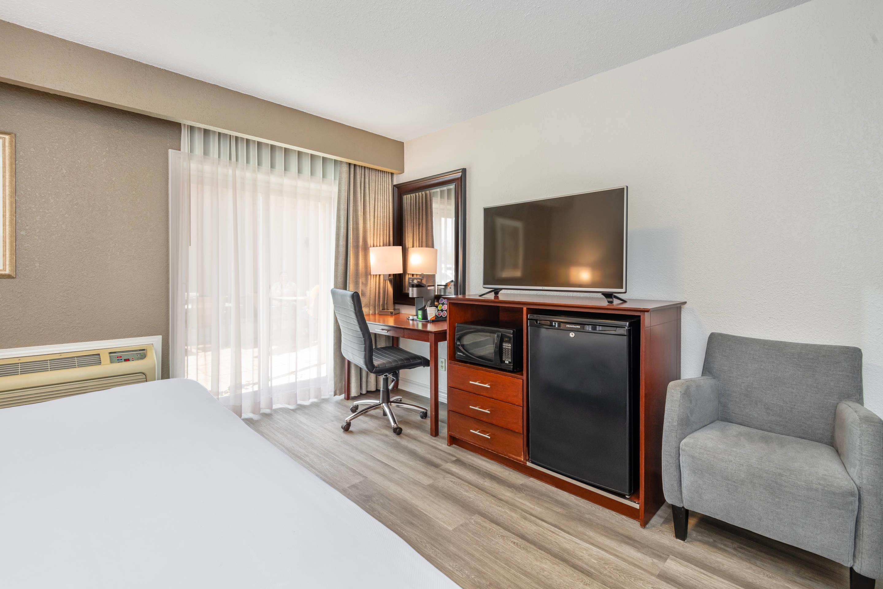 Double Business King Bed