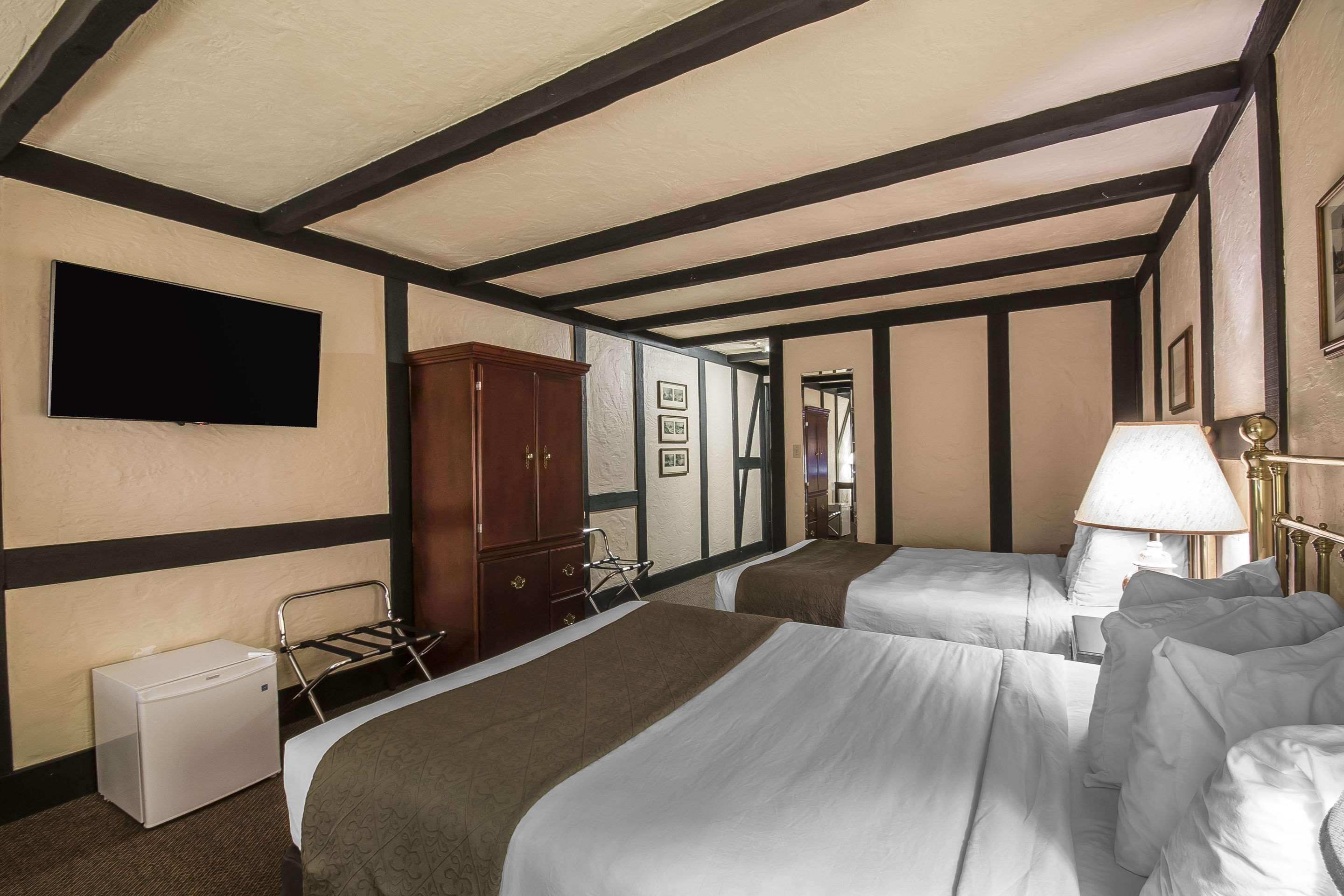 Double Queen Bed Non Smoking