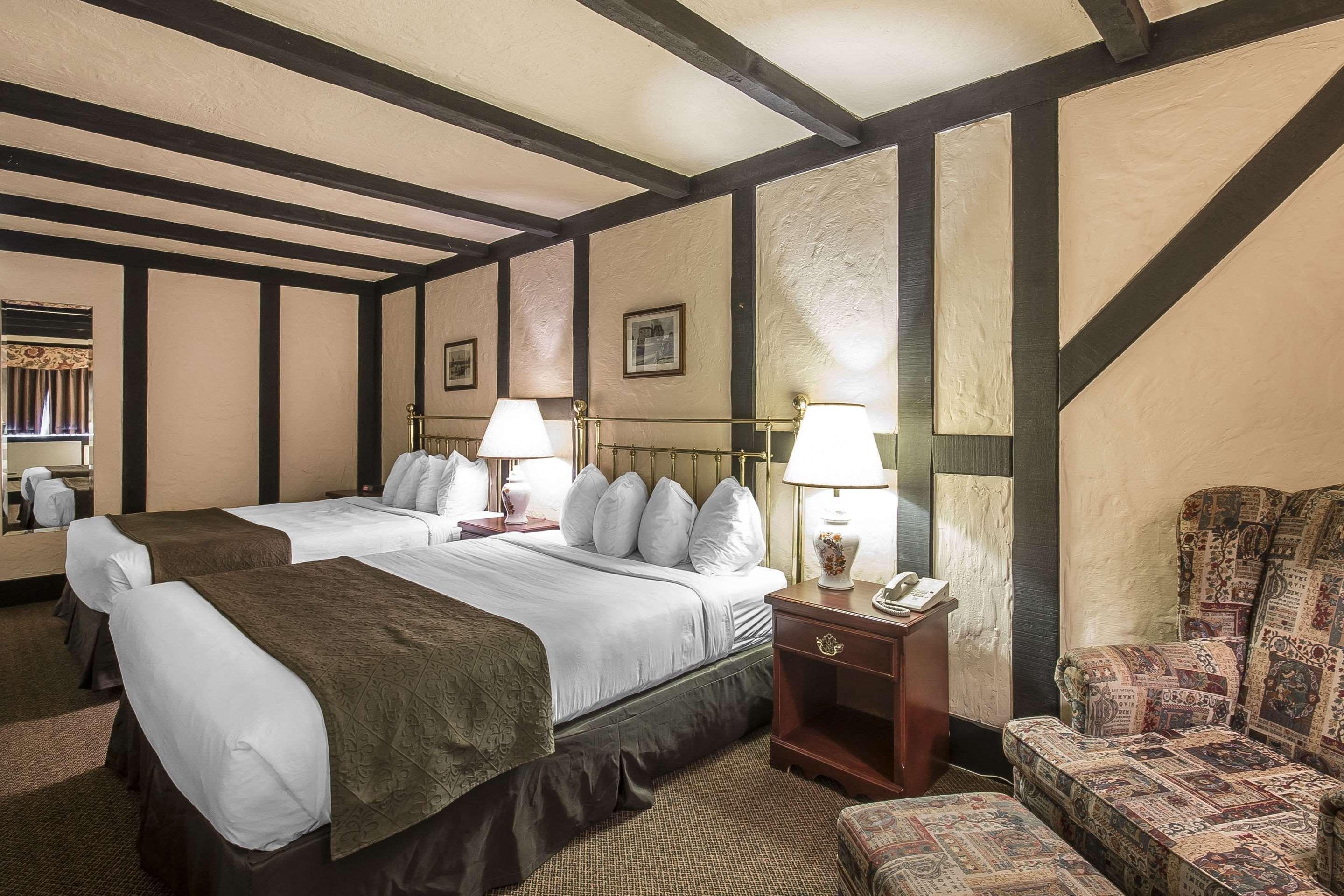 Quadruple Two Queen Beds Non Smoking