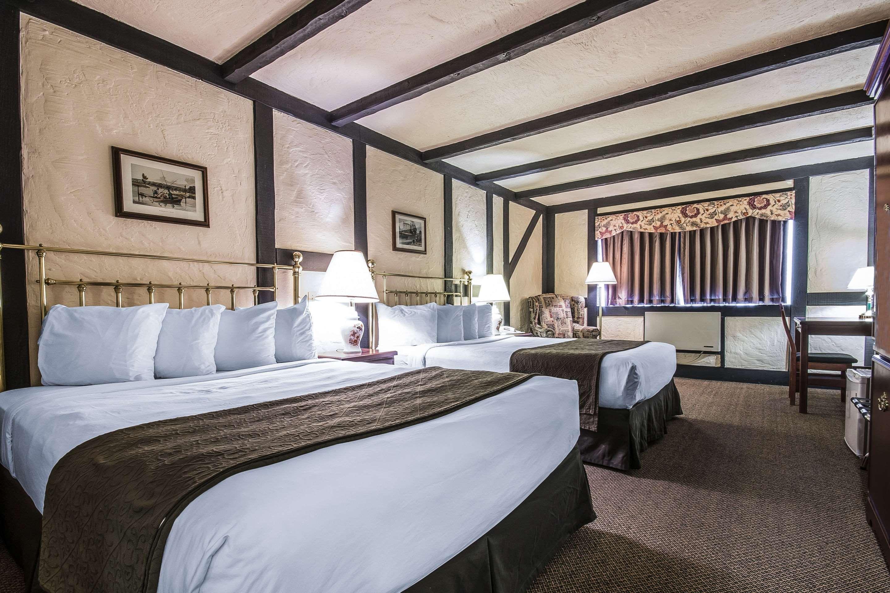 Quadruple Two Queen Beds Non Smoking