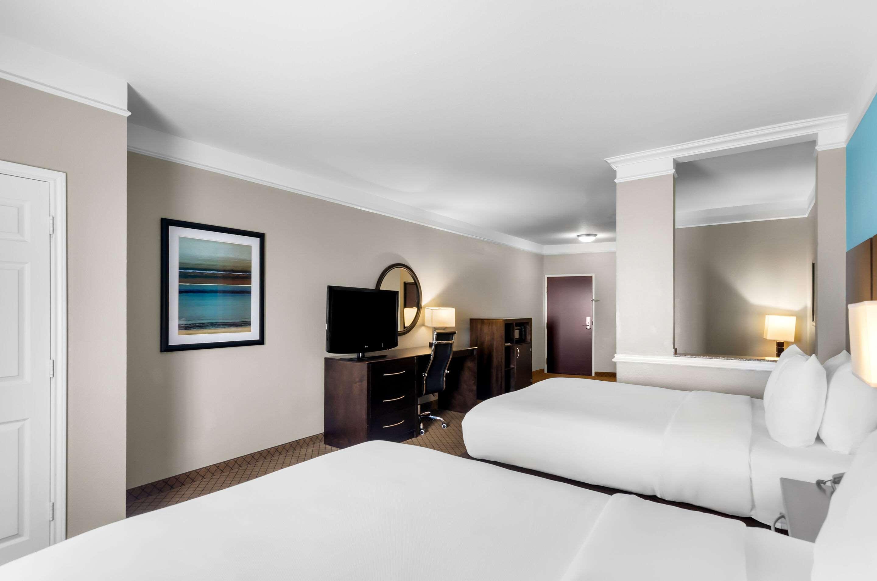 Suite Two Queen Beds Non Smoking