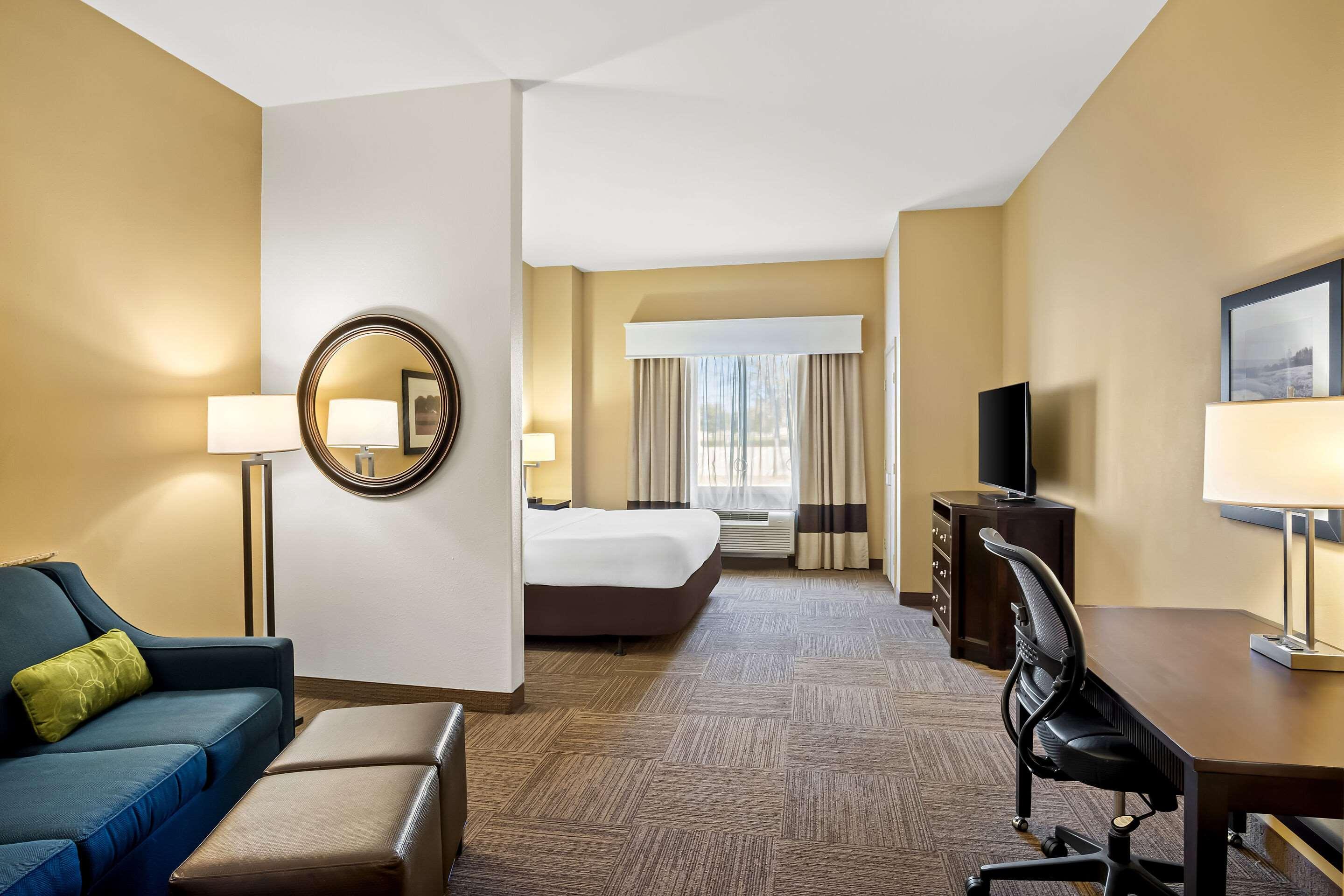 Suite Accessible King Size Bed