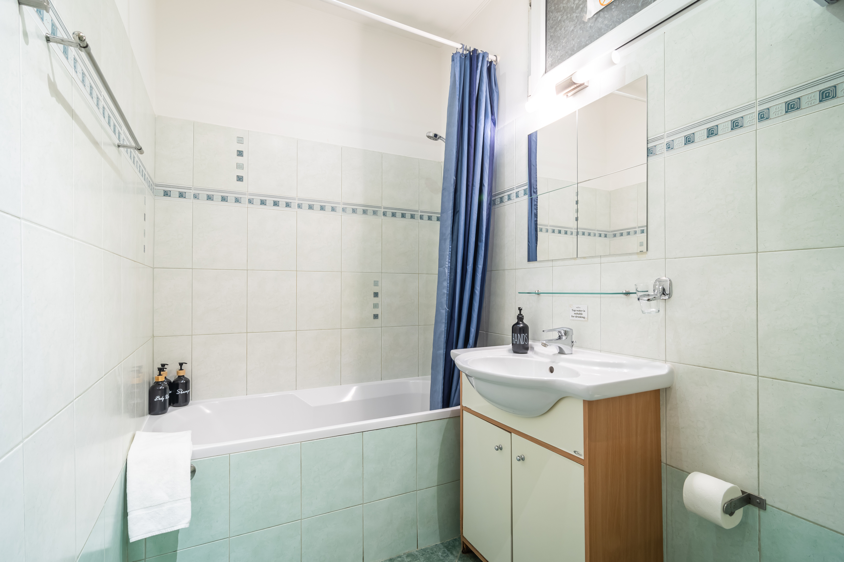 Double or Twin Shared External Bathroom