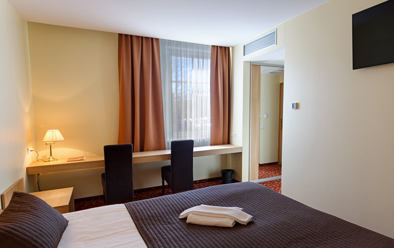 Double or Twin Standard