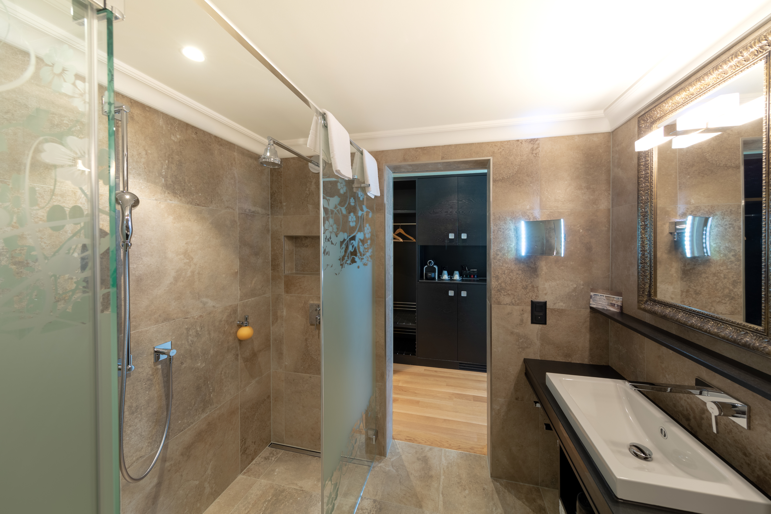 Junior Suite Standard