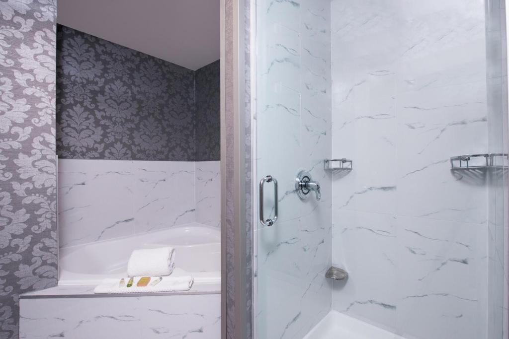 Studio King Size Bed