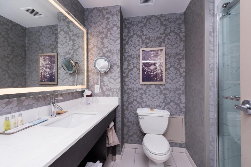 Studio King Size Bed