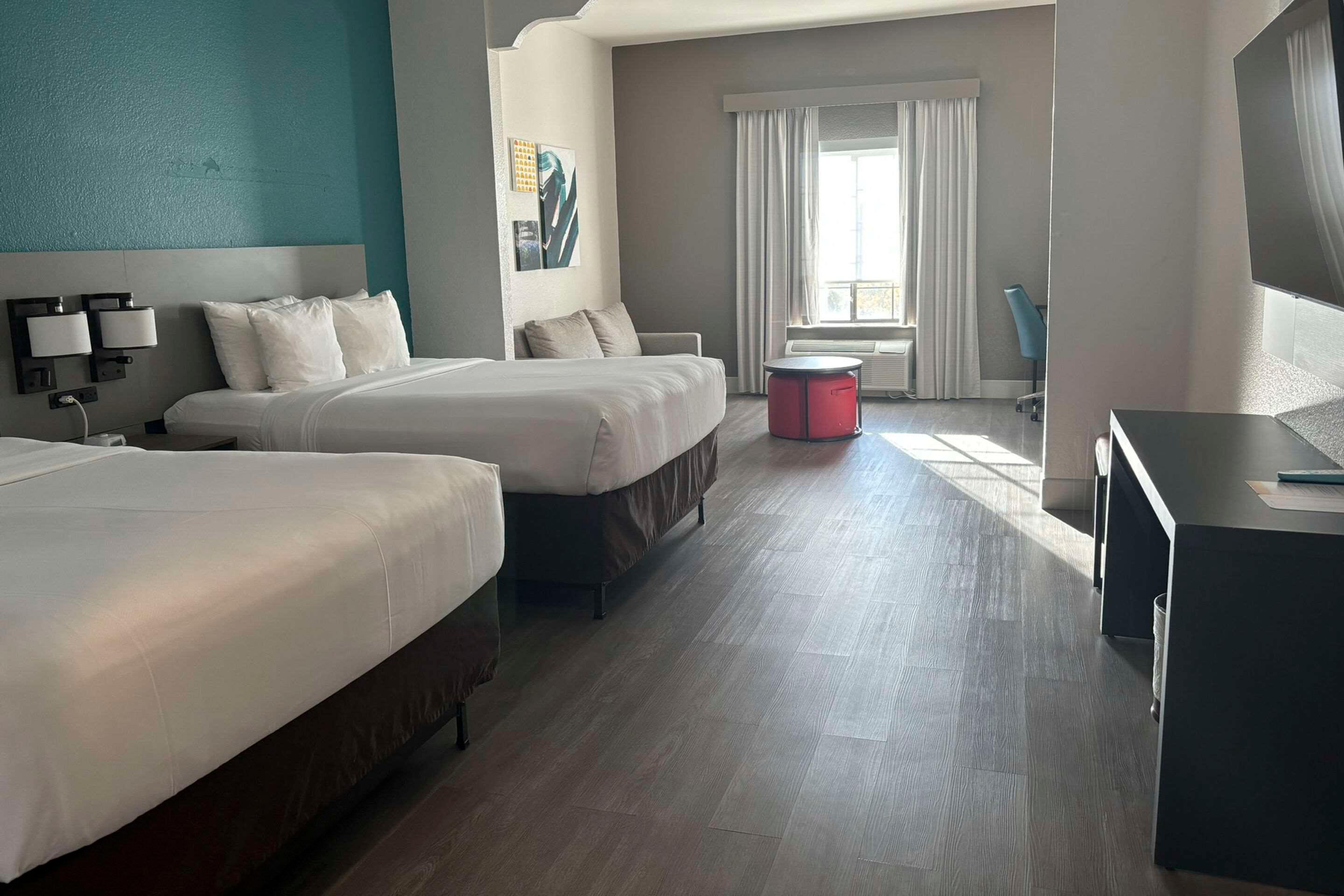 Suite Two Queen Beds Non Smoking