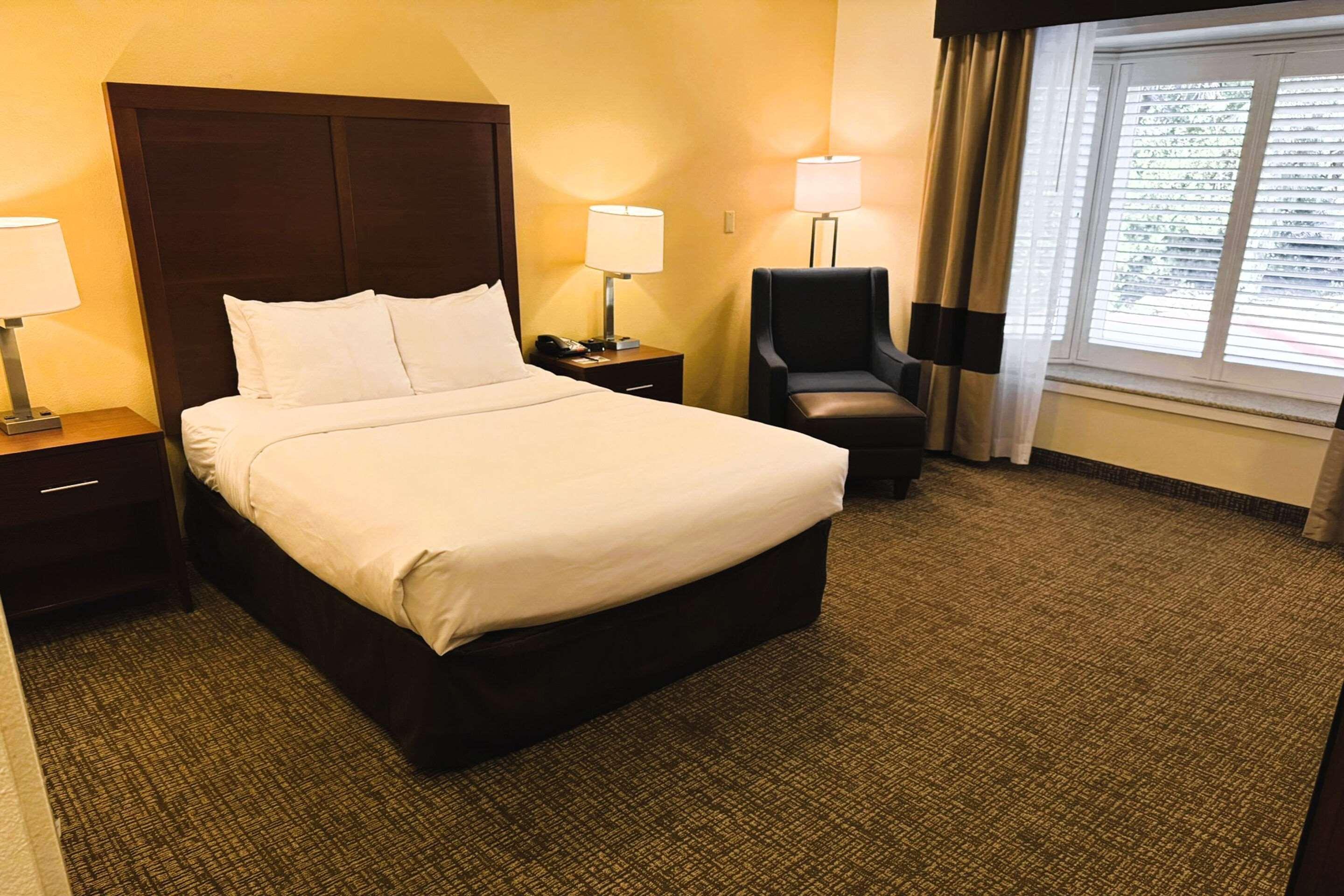 Double Queen Bed Non Smoking