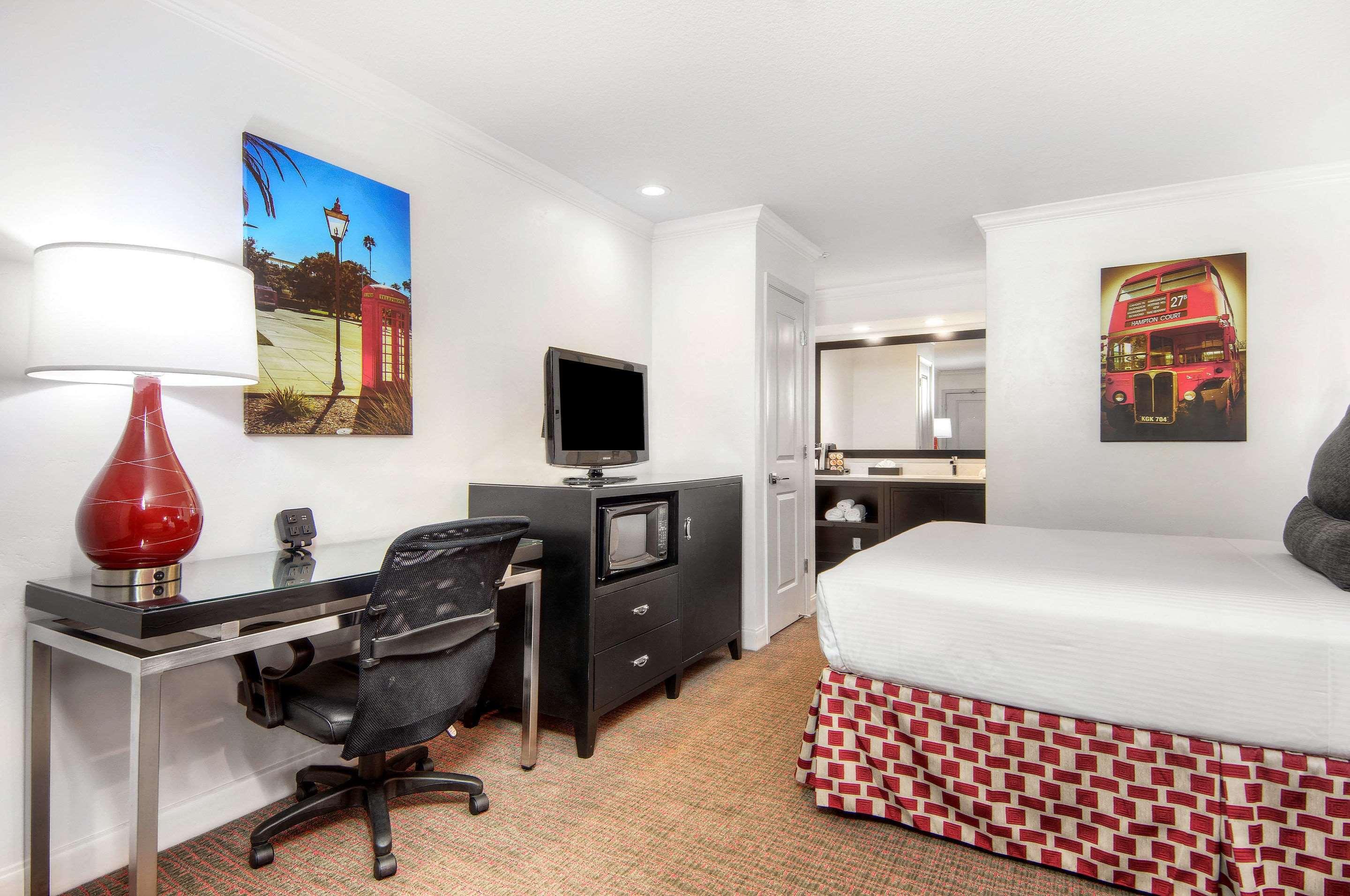 Double Queen Size Bed