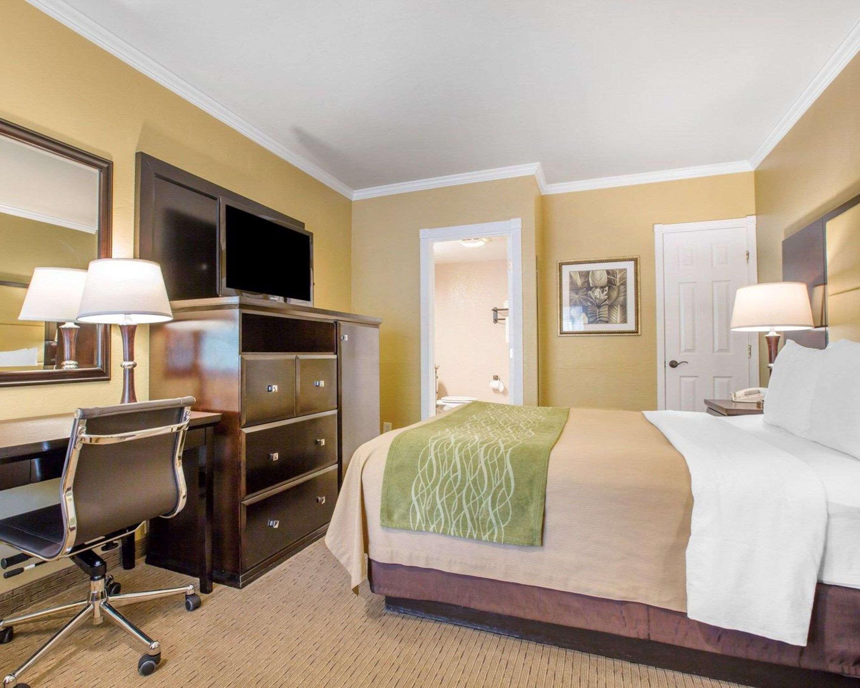 Double Queen Bed Non Smoking