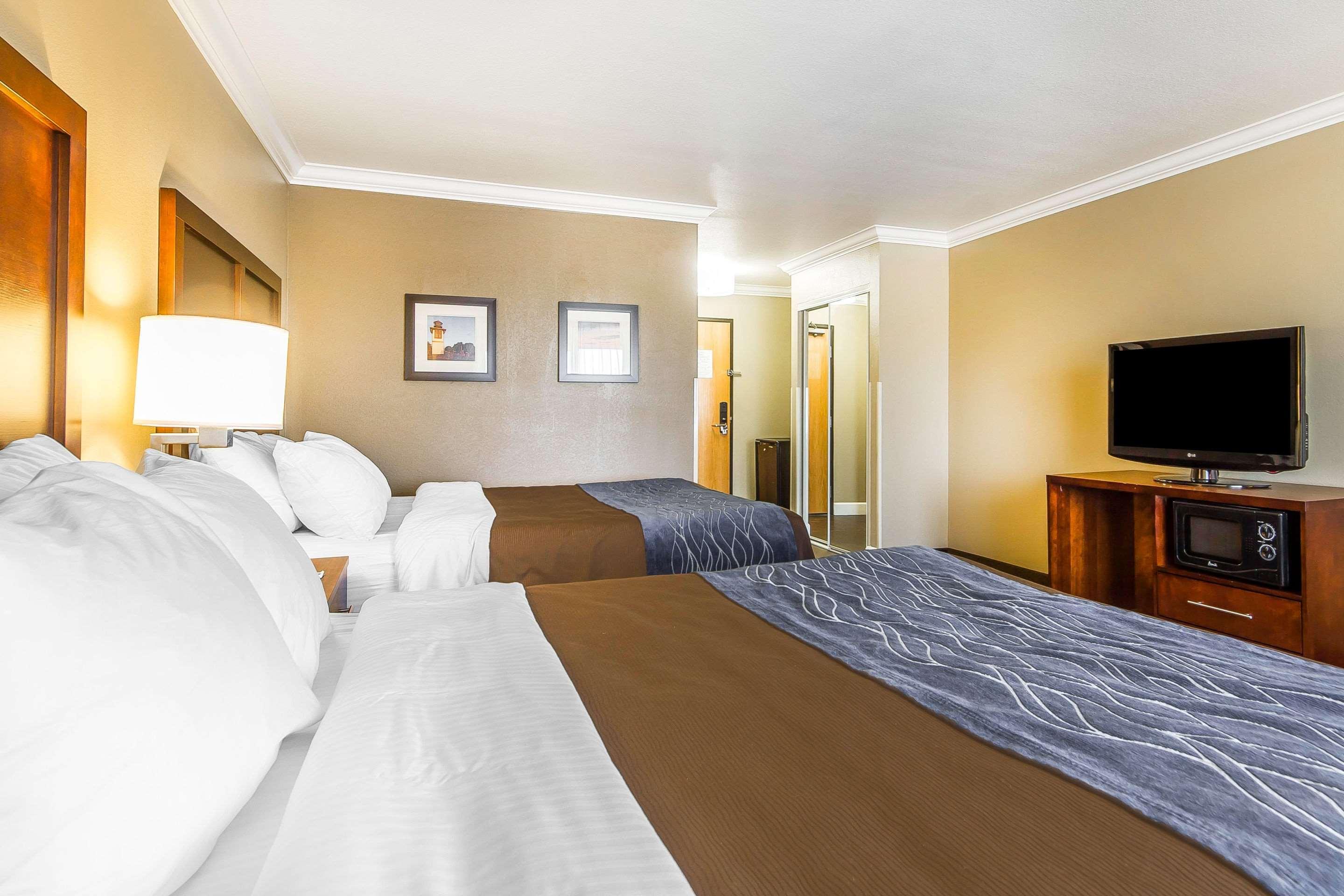 Double Two Queen Beds Non Smoking