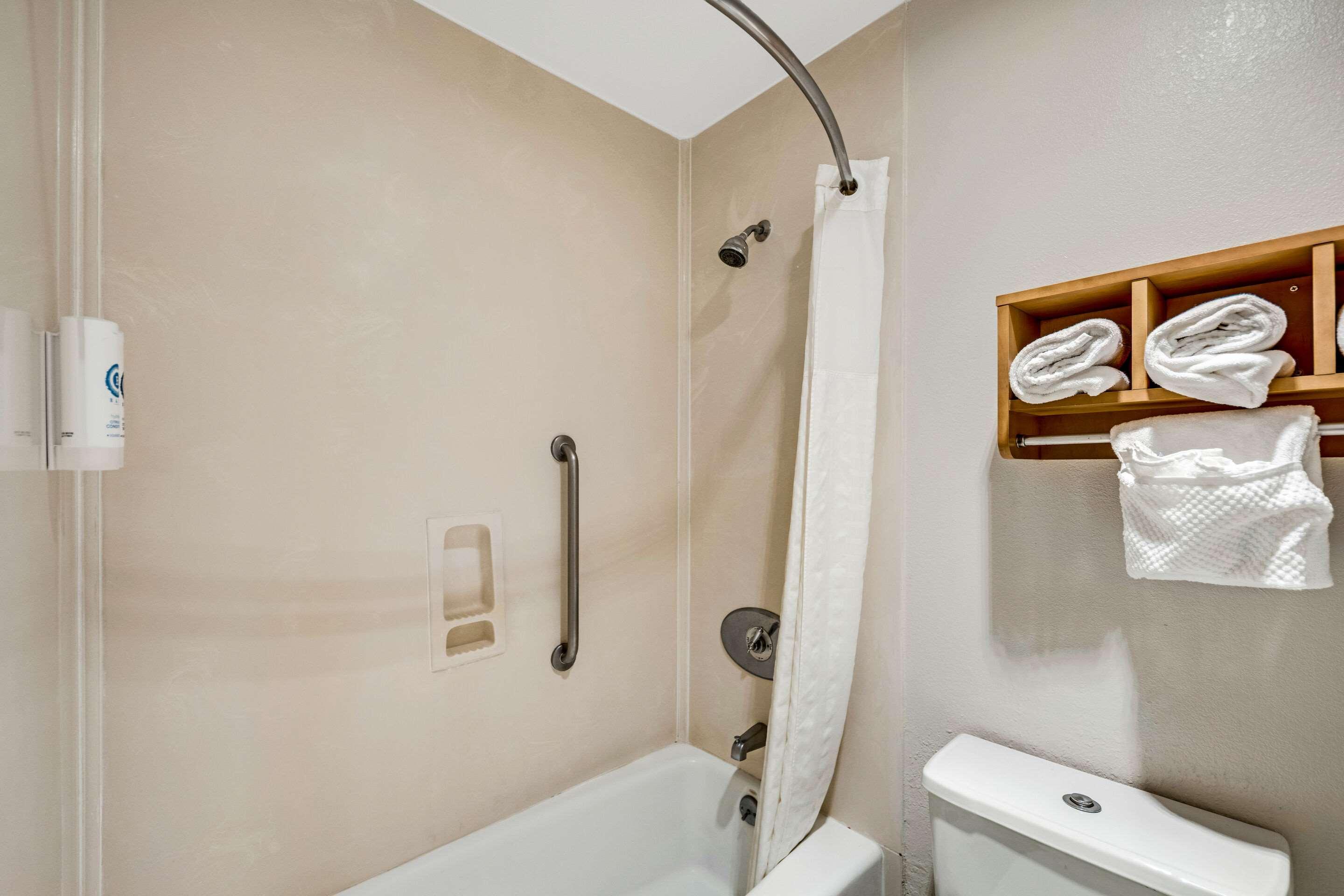 Quadruple Two Queen Beds Non Smoking