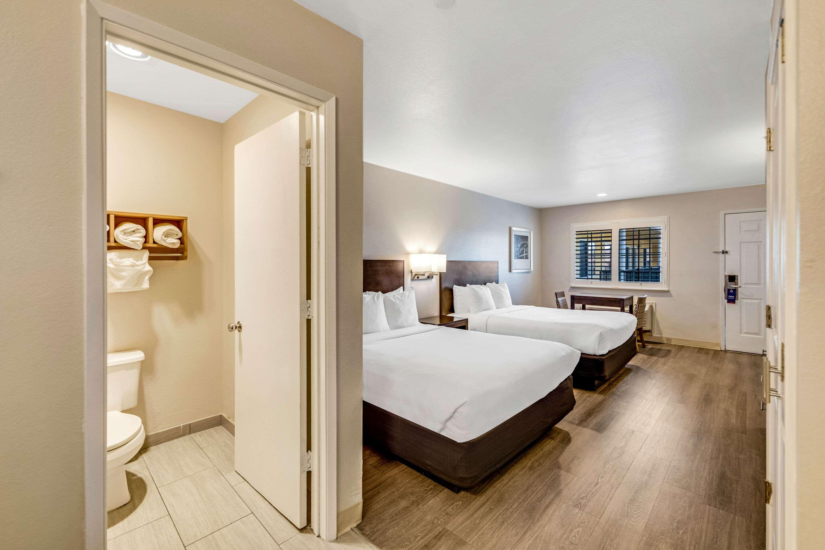 Quadruple Two Queen Beds Non Smoking