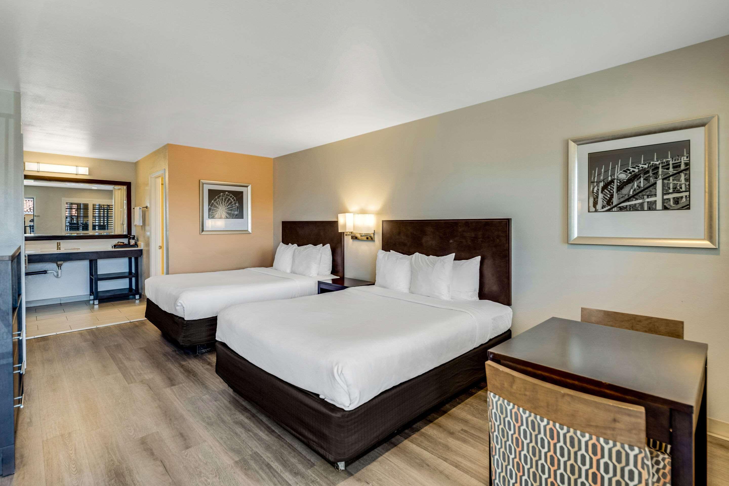 Quadruple Two Queen Beds Non Smoking