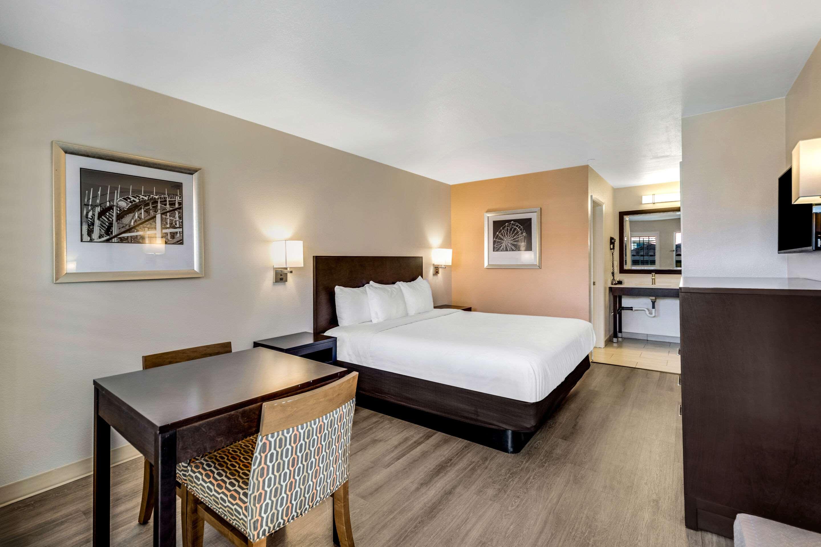 Double King Bed Non Smoking