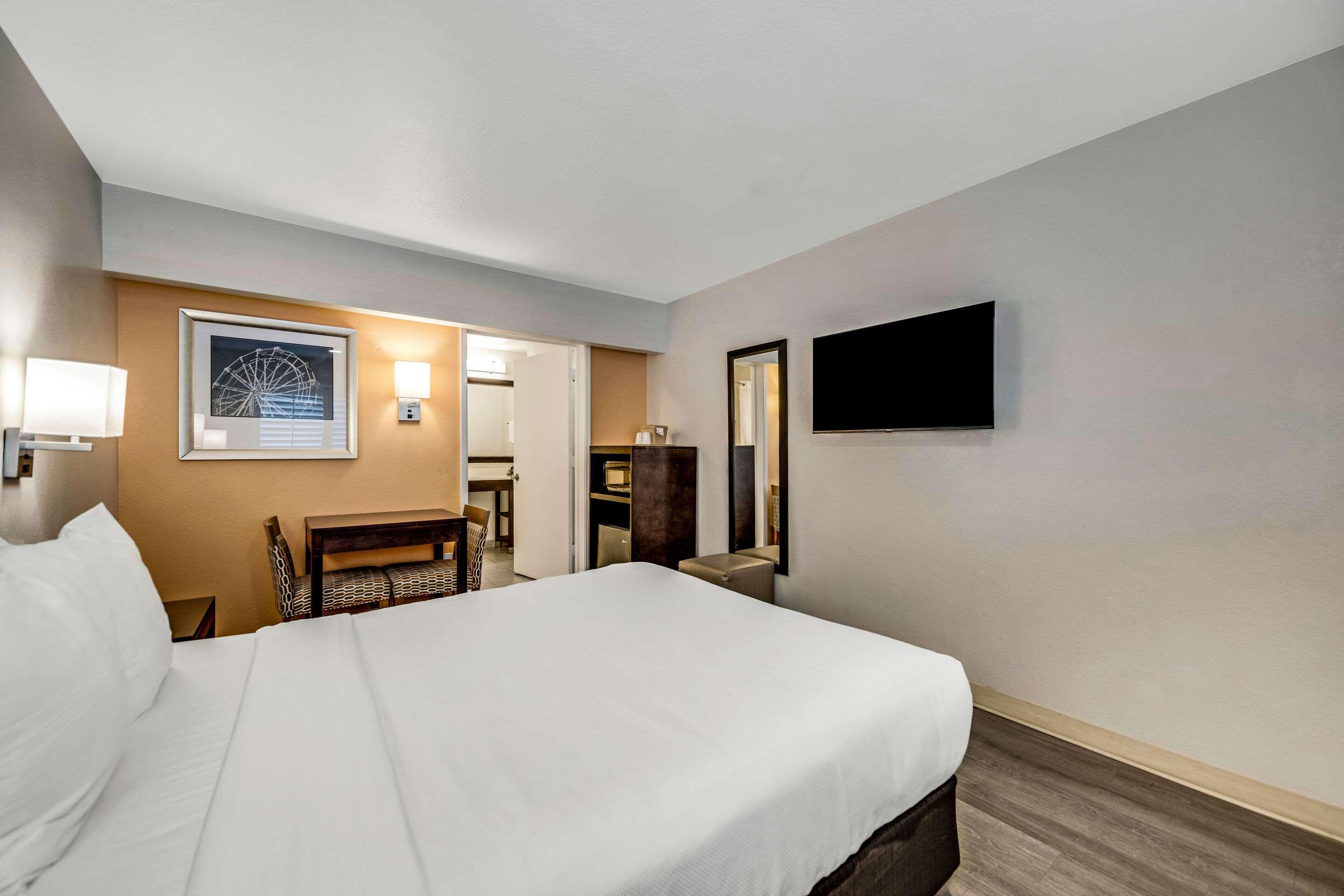 Double Queen Bed Non Smoking