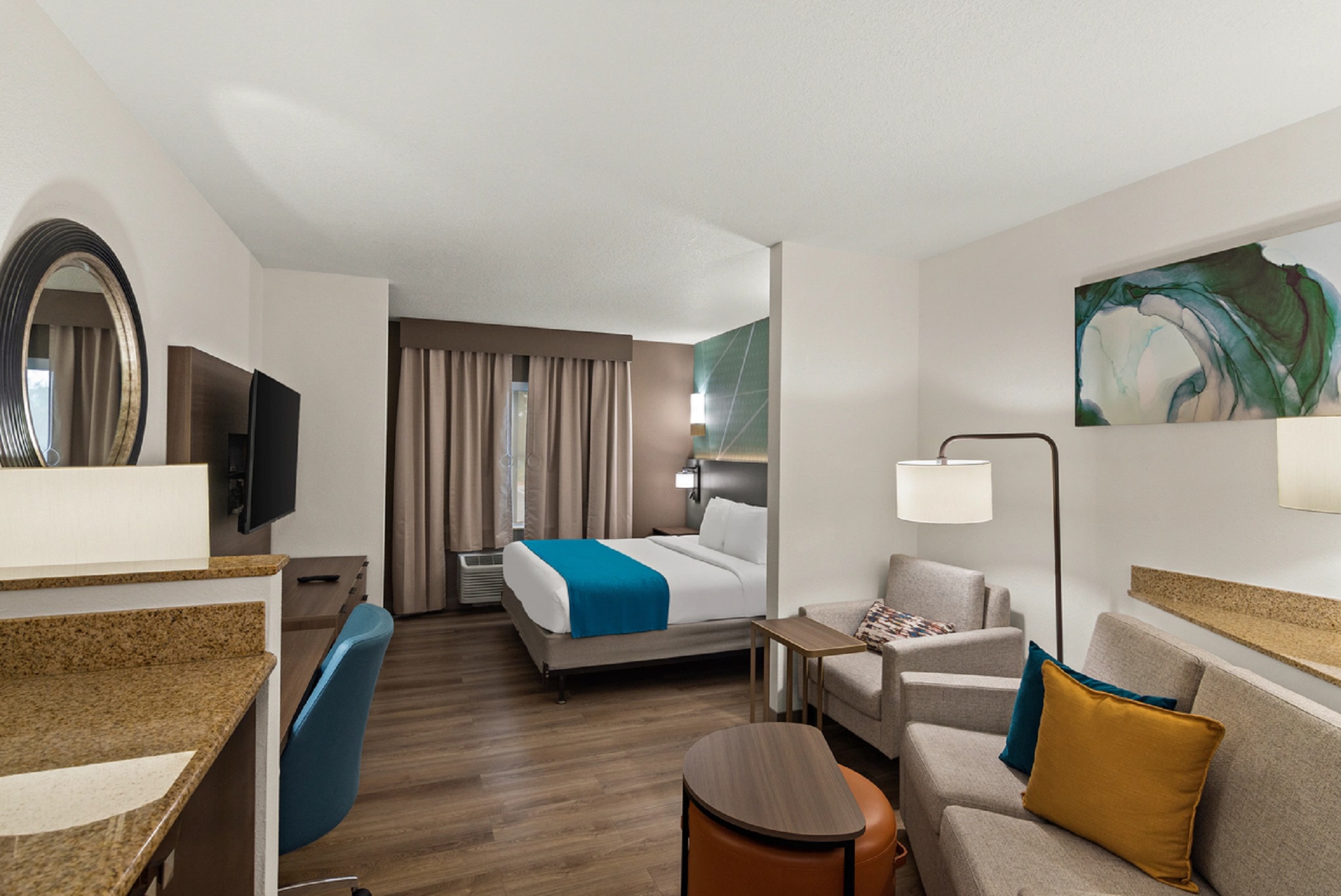 Suite Accessible King Size Bed