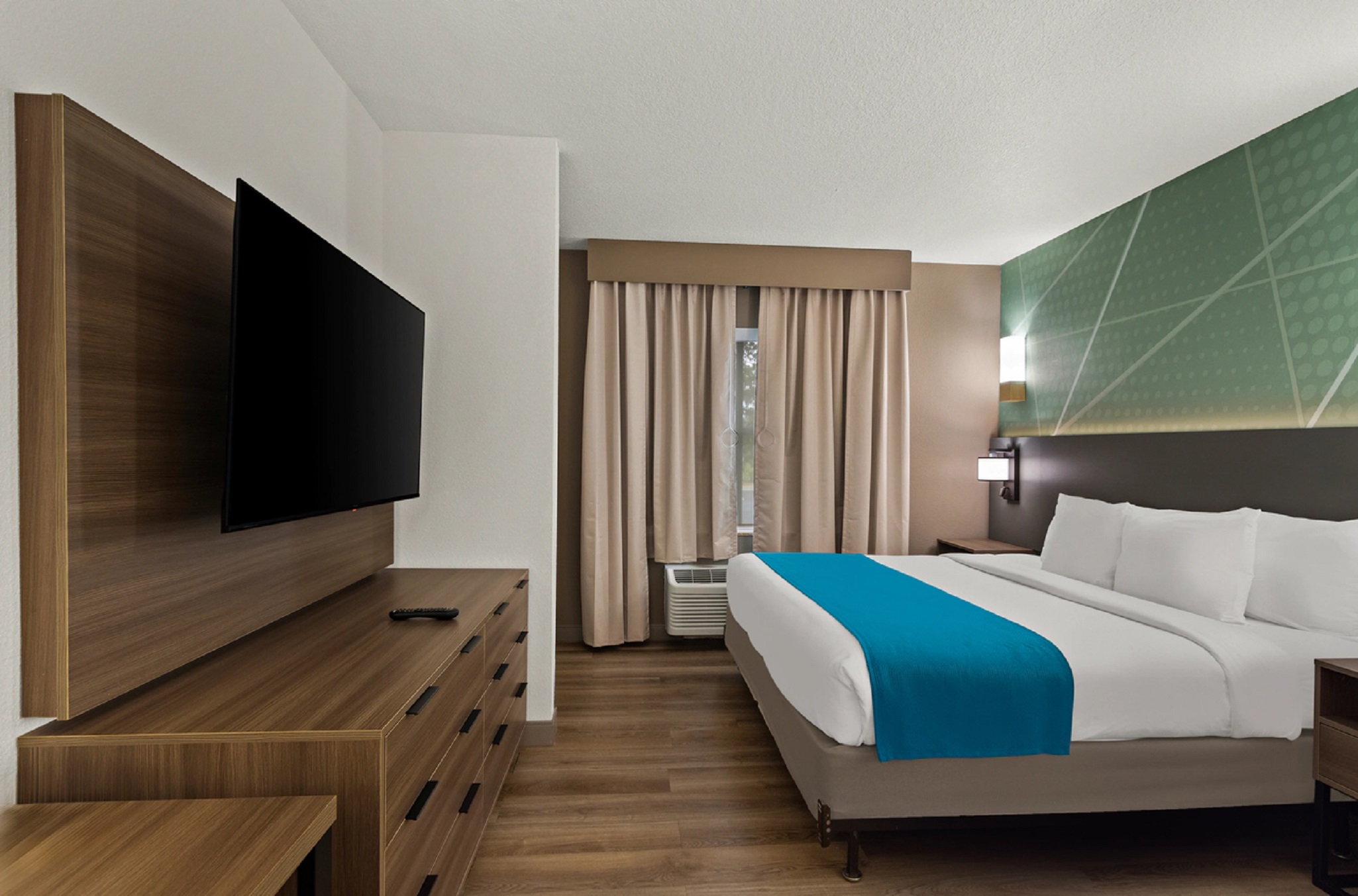 Suite Accessible King Size Bed