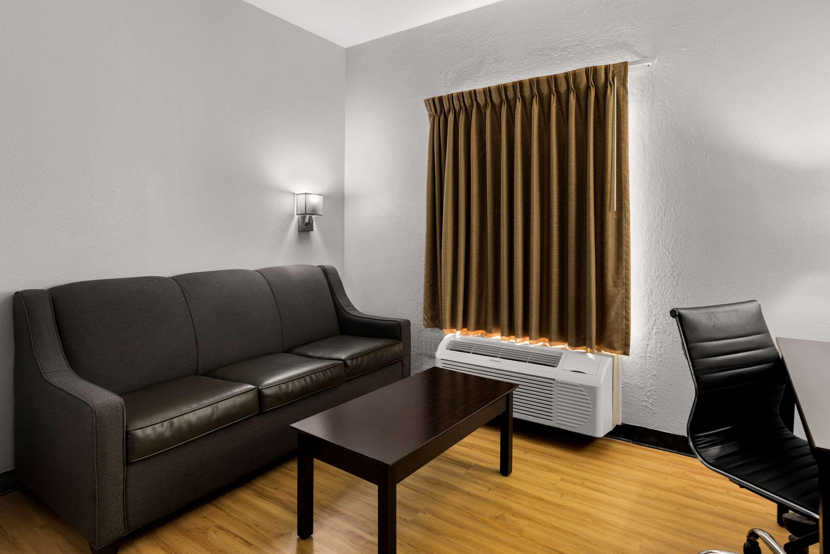 Suite Accessible King Size Bed