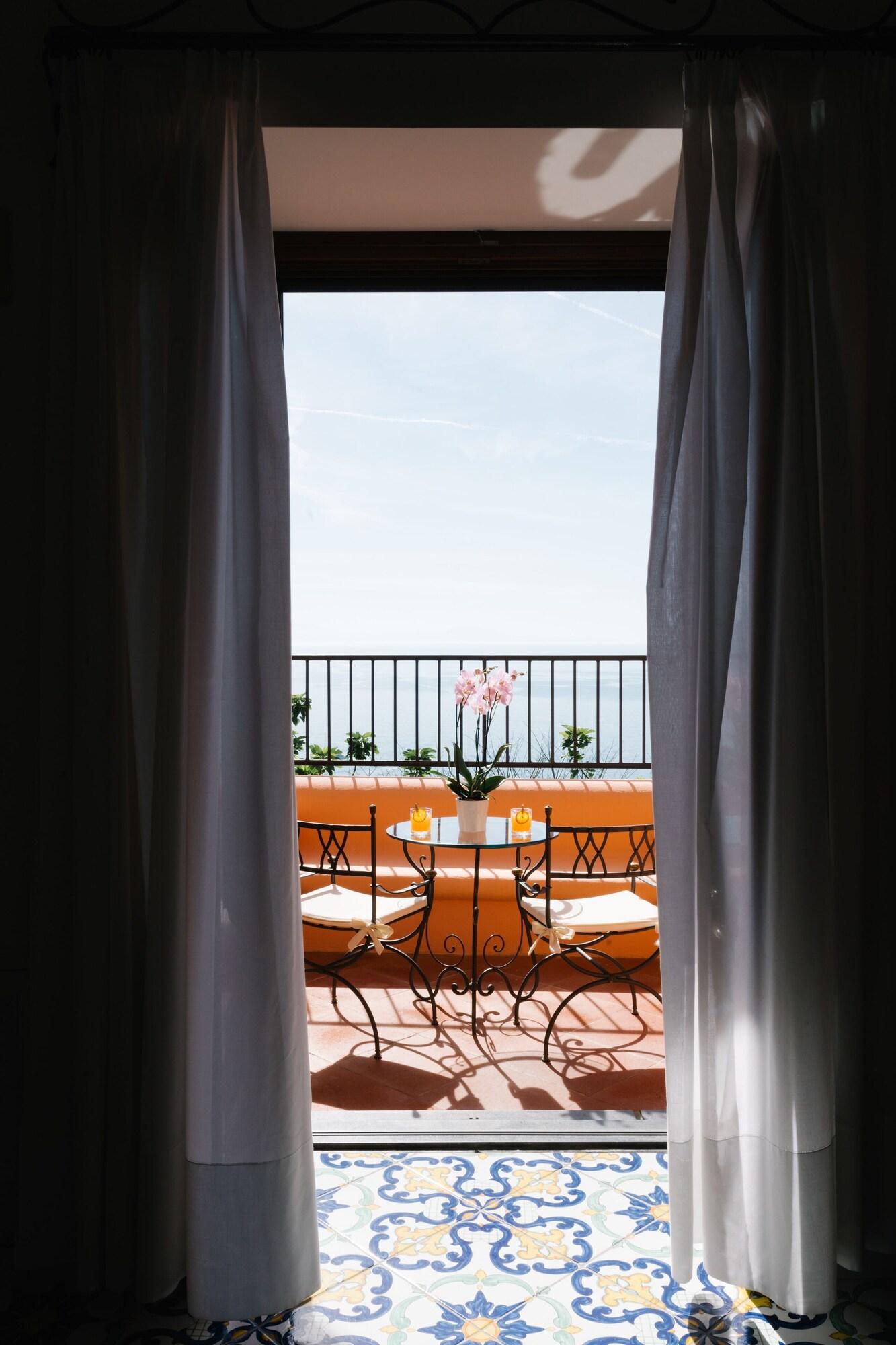 Double or Twin Deluxe King Bed