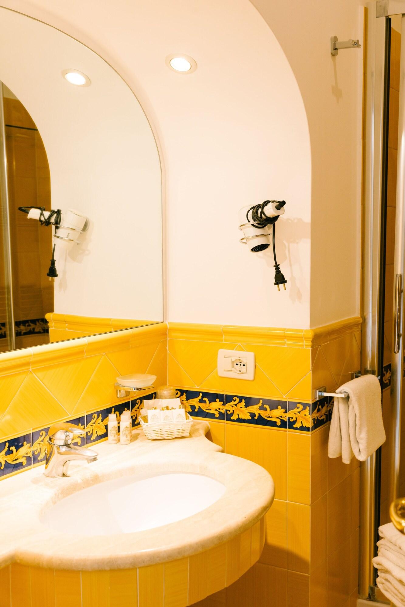 Triple Deluxe Two Beds