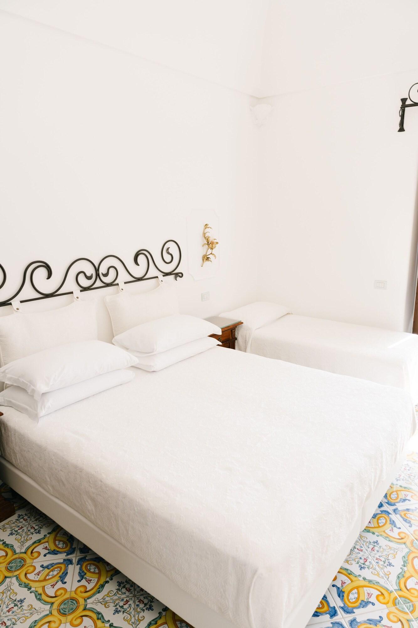 Triple Deluxe Two Beds