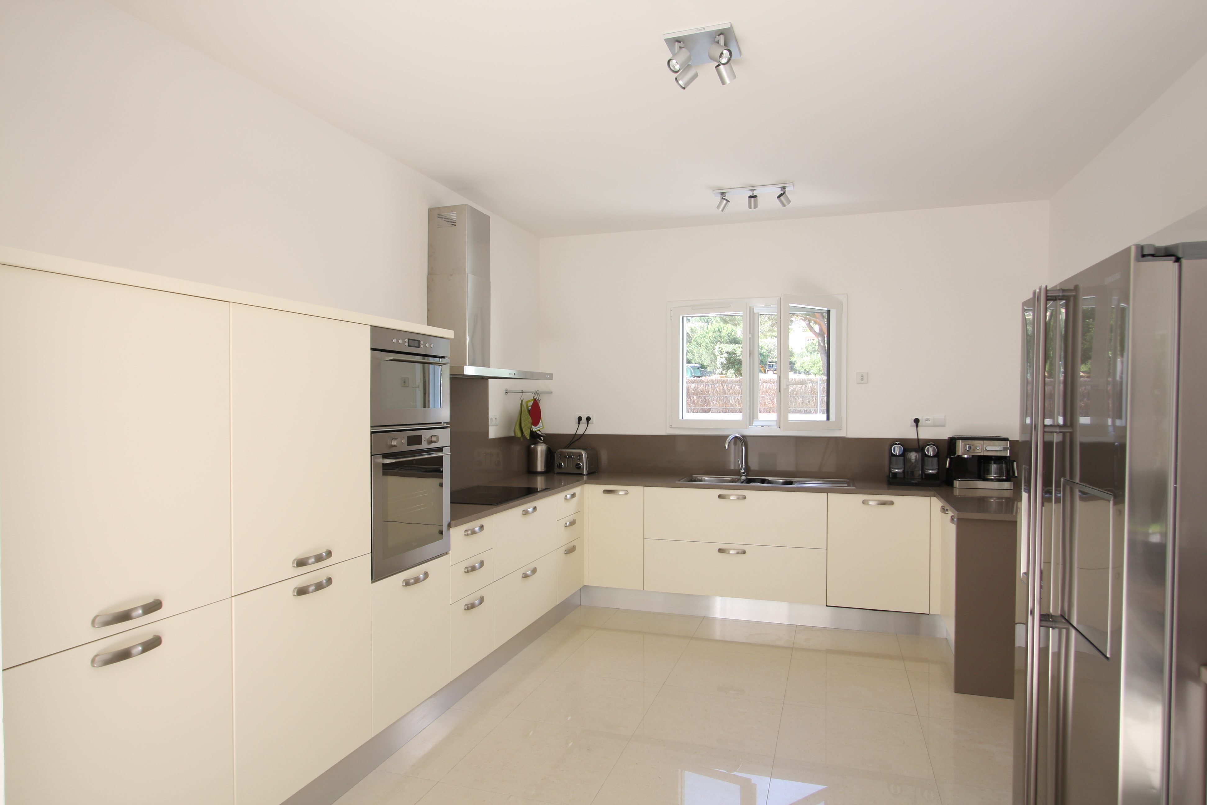 Villa Six Bedrooms with More Than Three Bathrooms