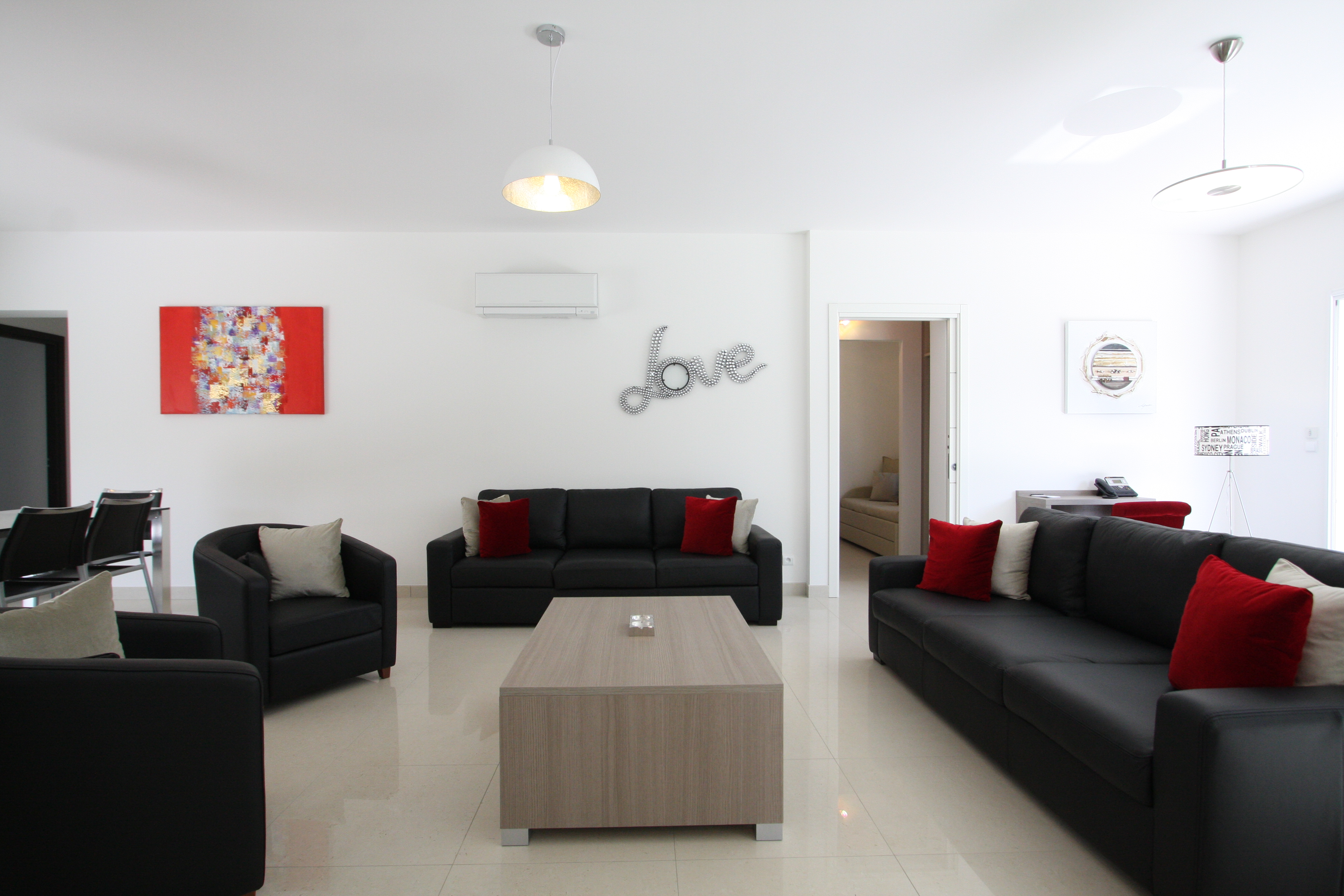 Villa Six Bedrooms with More Than Three Bathrooms