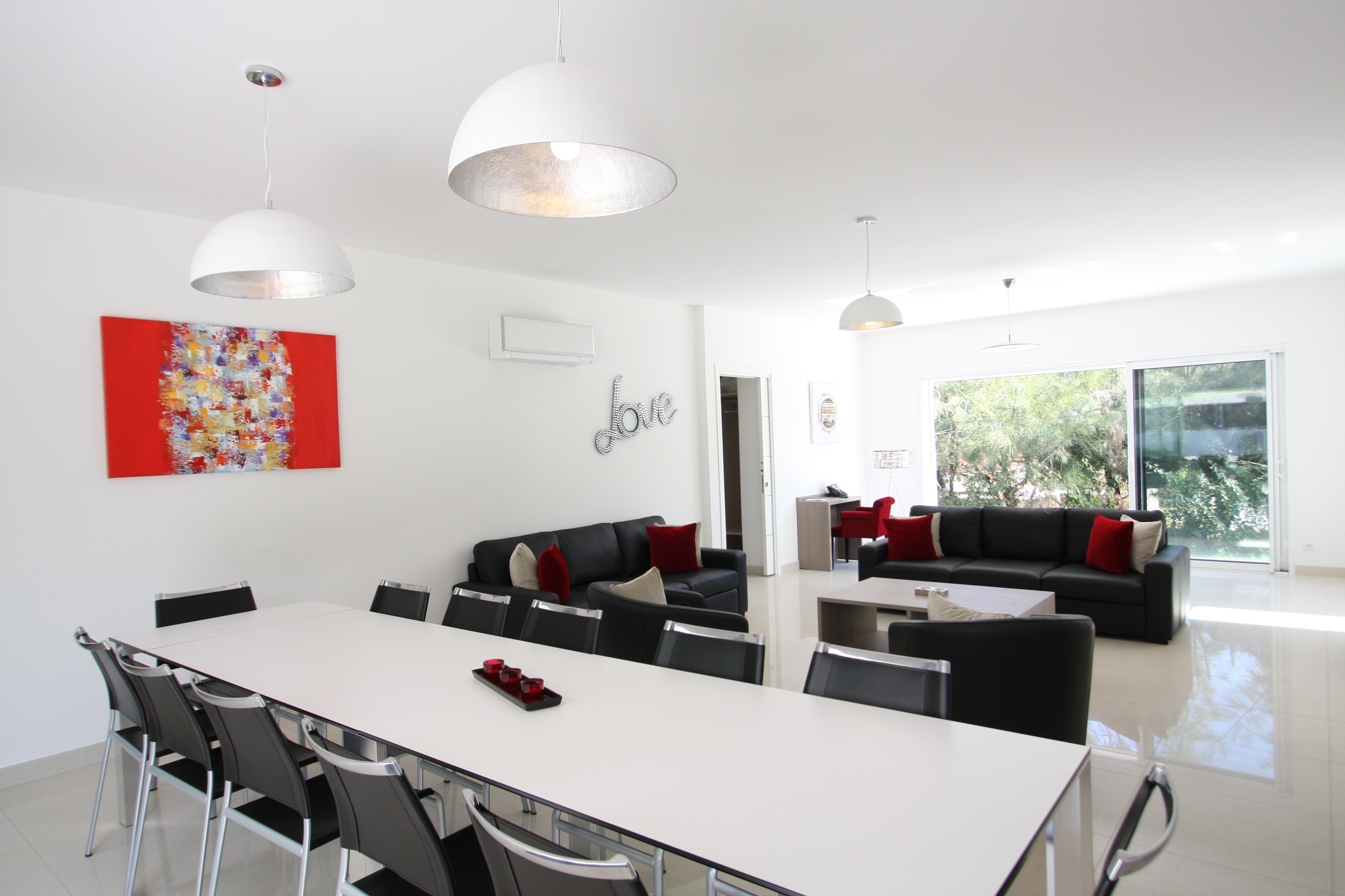 Villa Six Bedrooms with More Than Three Bathrooms